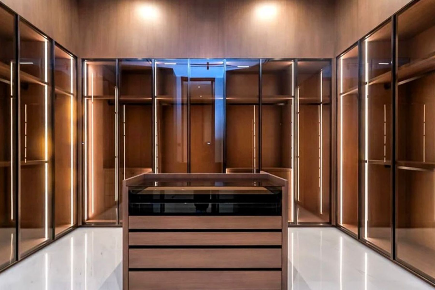 Modern 5-Bedroom Villa in La Mer South, Dubai