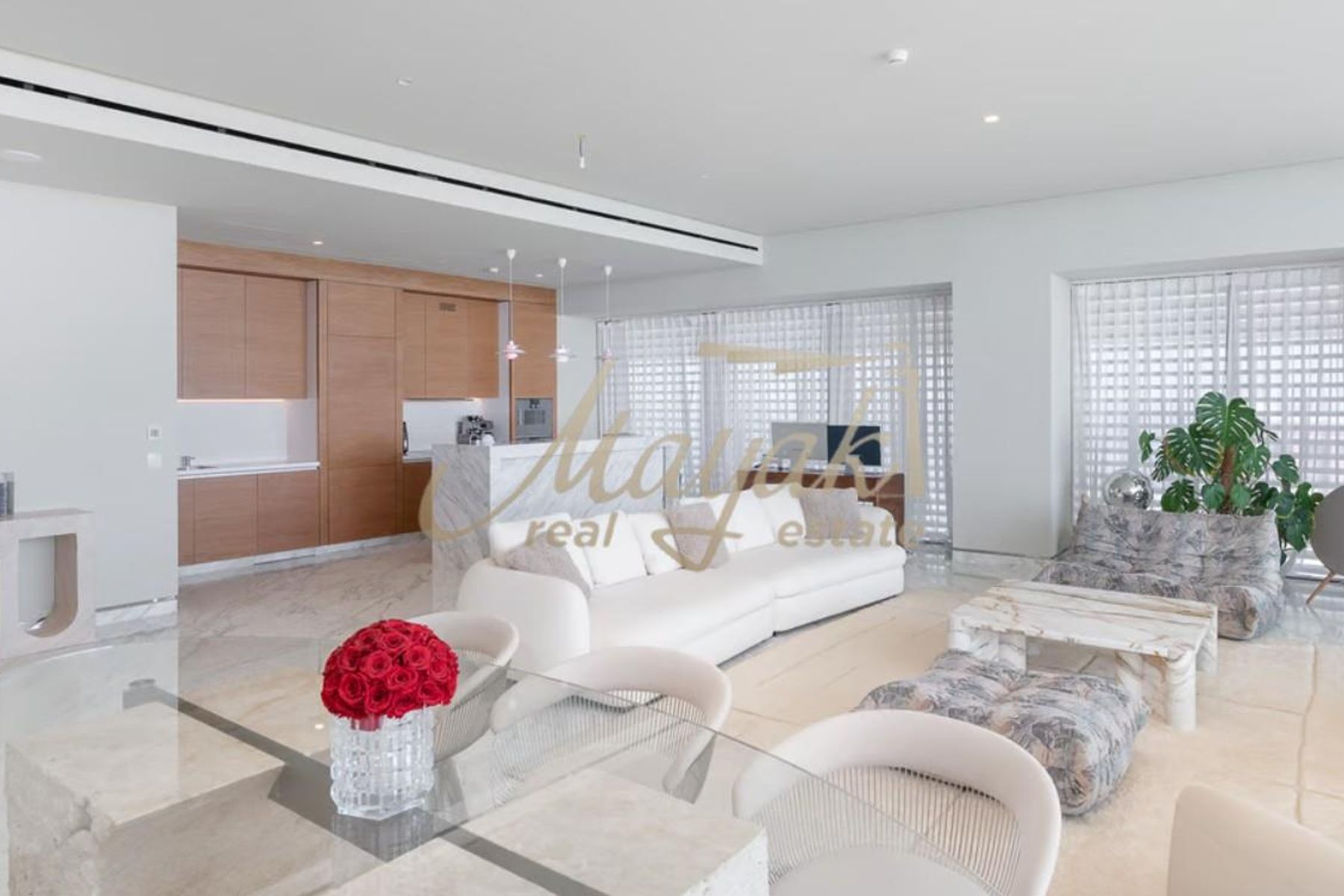 Потрясающая 2-комнатная квартира с двойным видом, уникальным дизайном и высококачественными материалами.