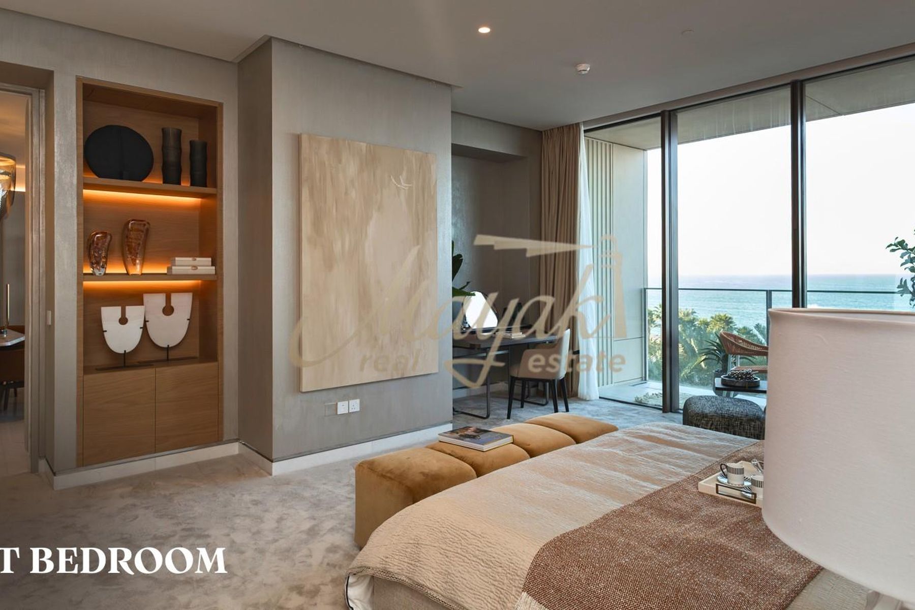 Потрясающая, полностью меблированная 2-комнатная квартира с видом на море, уникальным дизайном и высококачественными материалами.