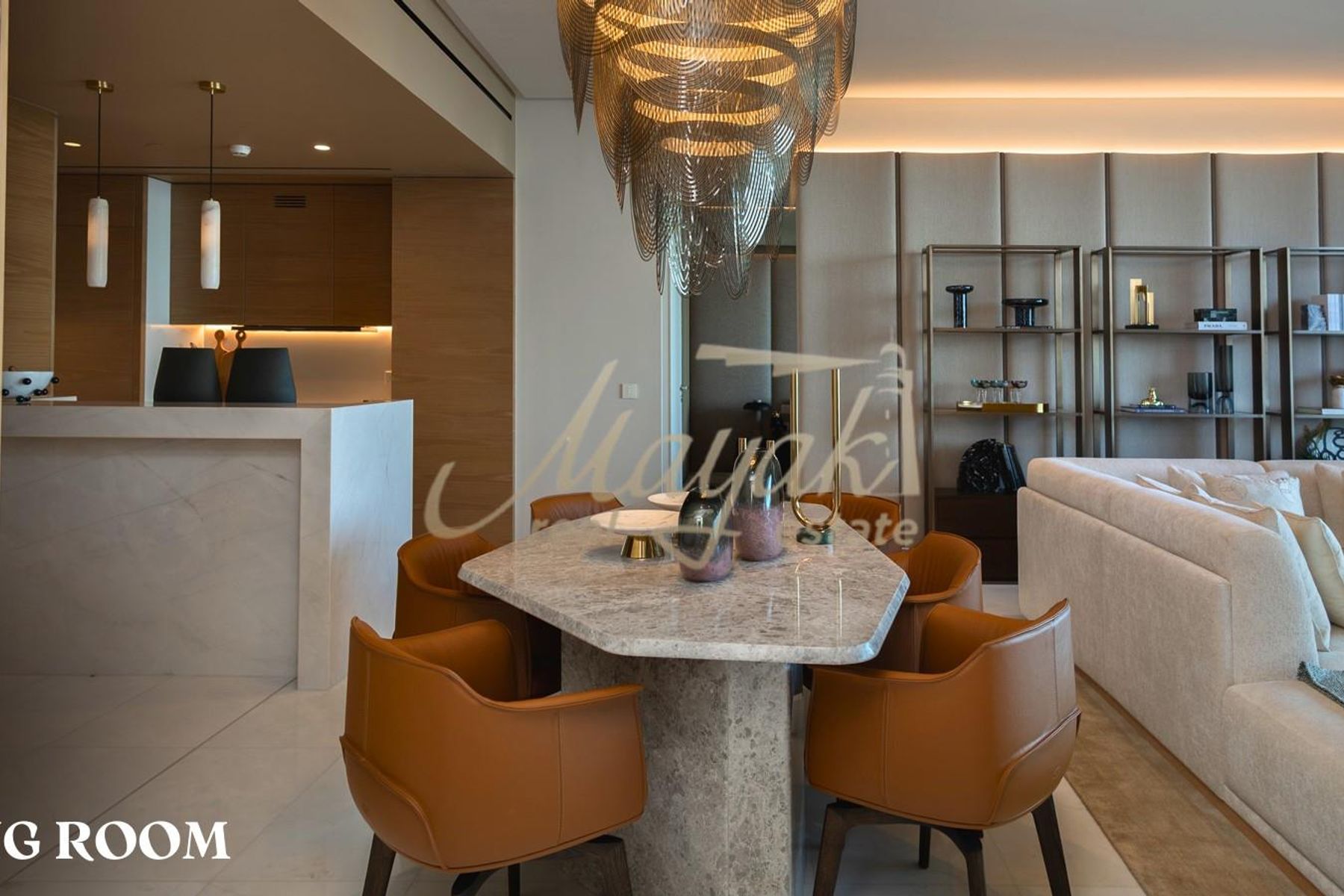 Потрясающая, полностью меблированная 2-комнатная квартира с видом на море, уникальным дизайном и высококачественными материалами.