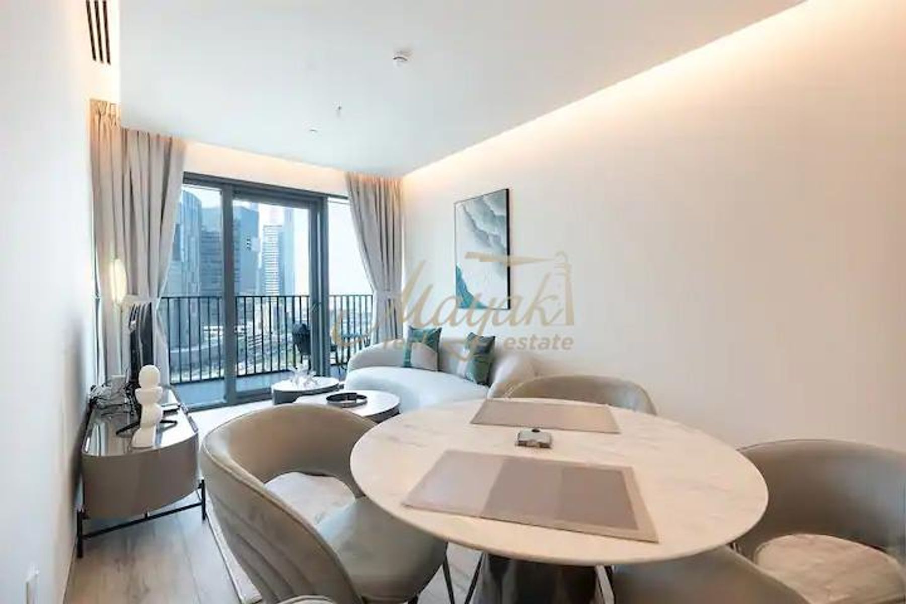 HIGH FLOOR l WELL MAINTAINED l VACANT APARTMENT