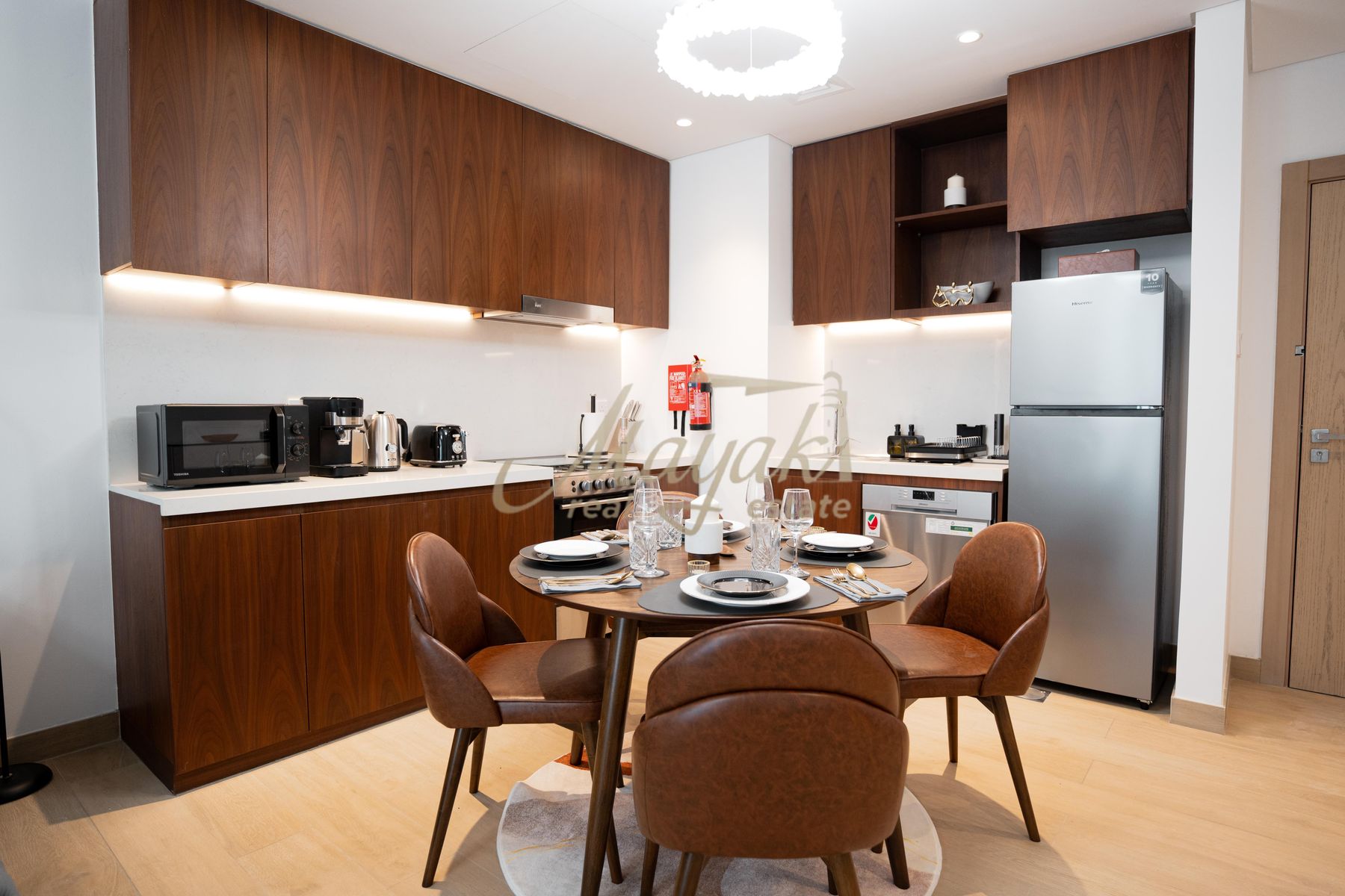 12 CHEQUES l BILLS INCLUDED l AVAILABLE MONTHLY l