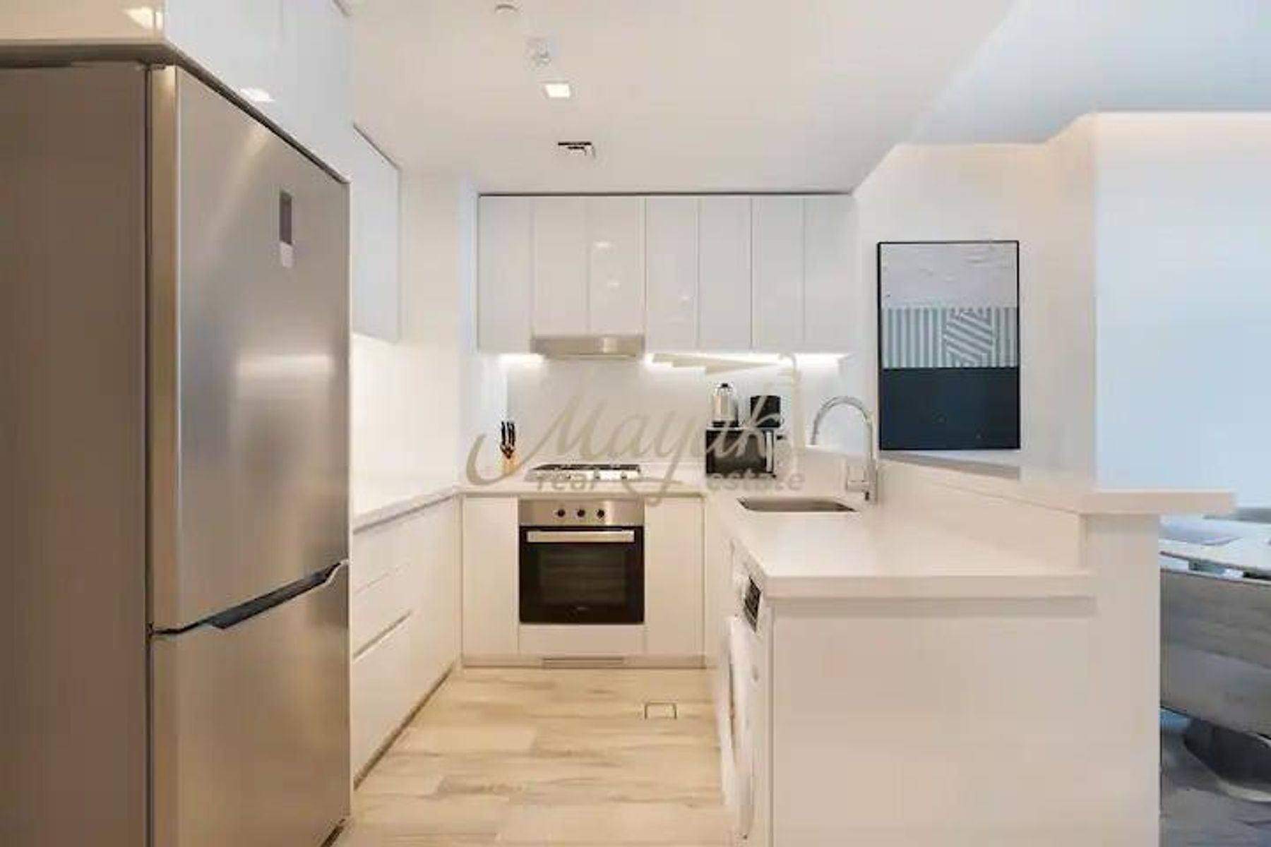 HIGH FLOOR l WELL MAINTAINED l VACANT APARTMENT