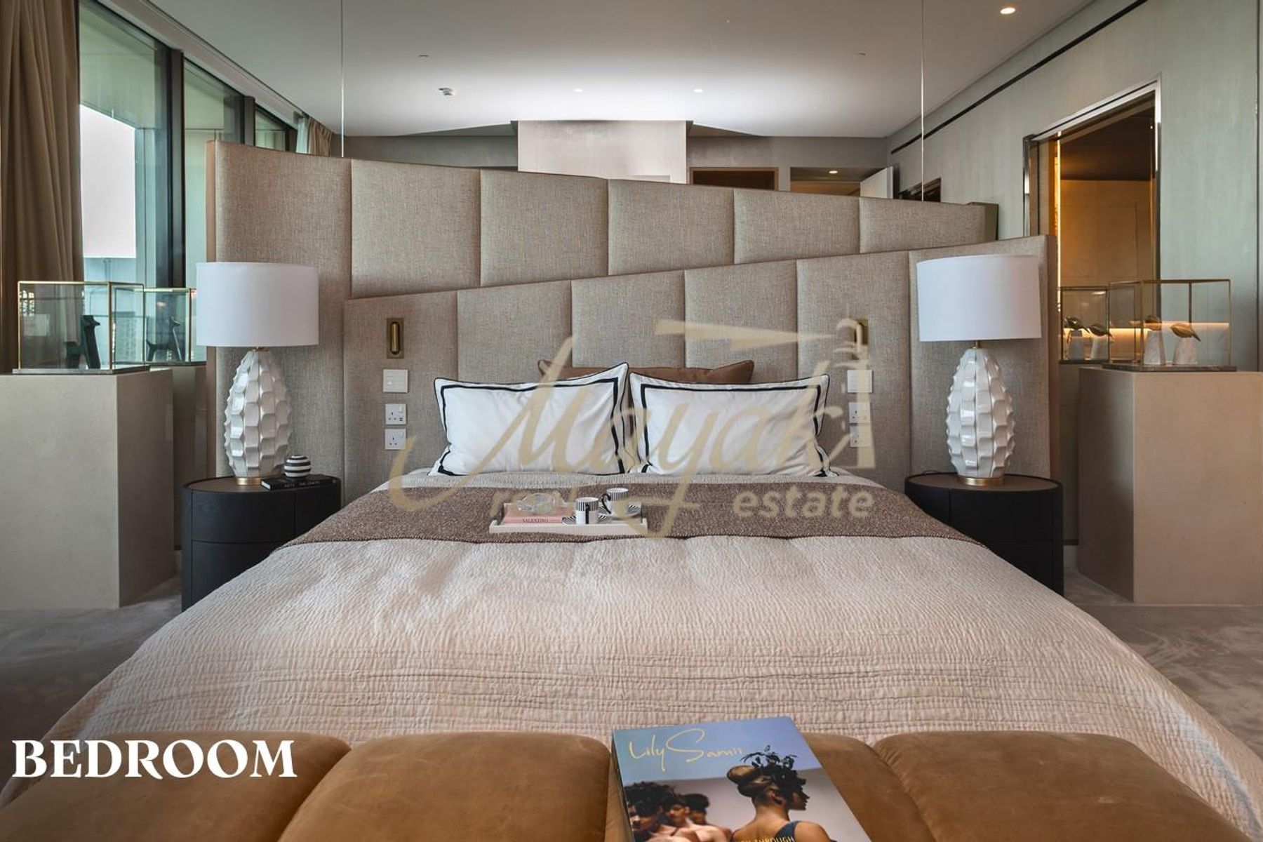 Потрясающая, полностью меблированная 2-комнатная квартира с видом на море, уникальным дизайном и высококачественными материалами.