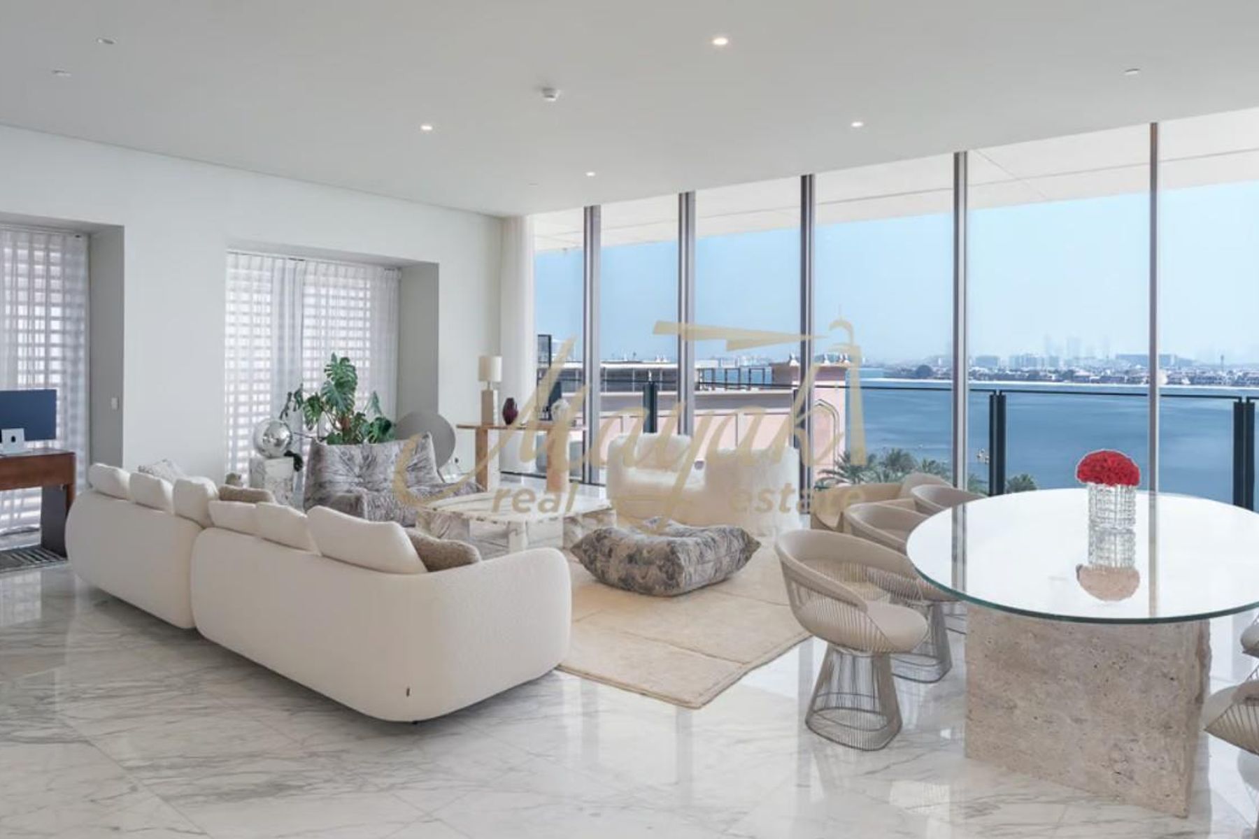 Stunning, 2 bdr with the dual view, unique design and premium materials.