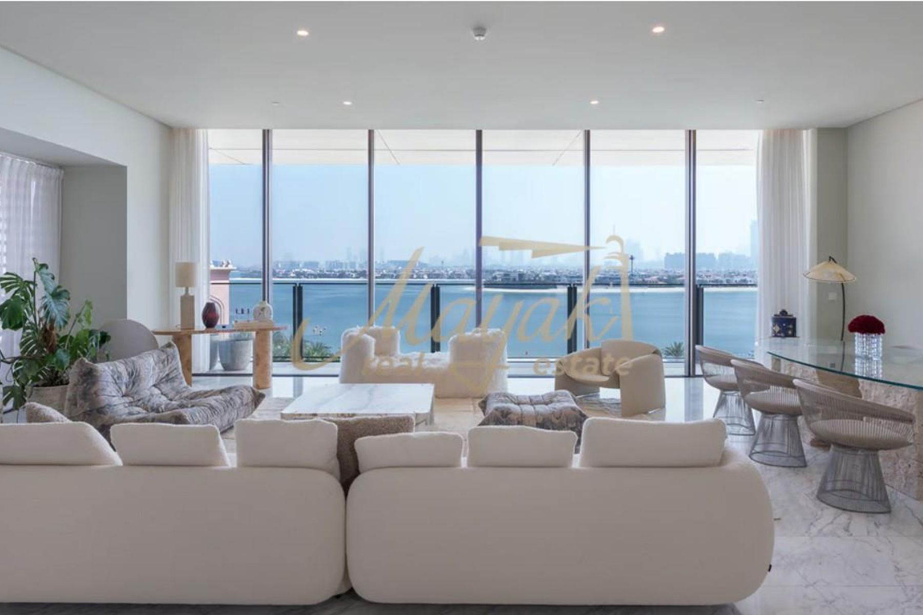 Stunning, 2 bdr with the dual view, unique design and premium materials.