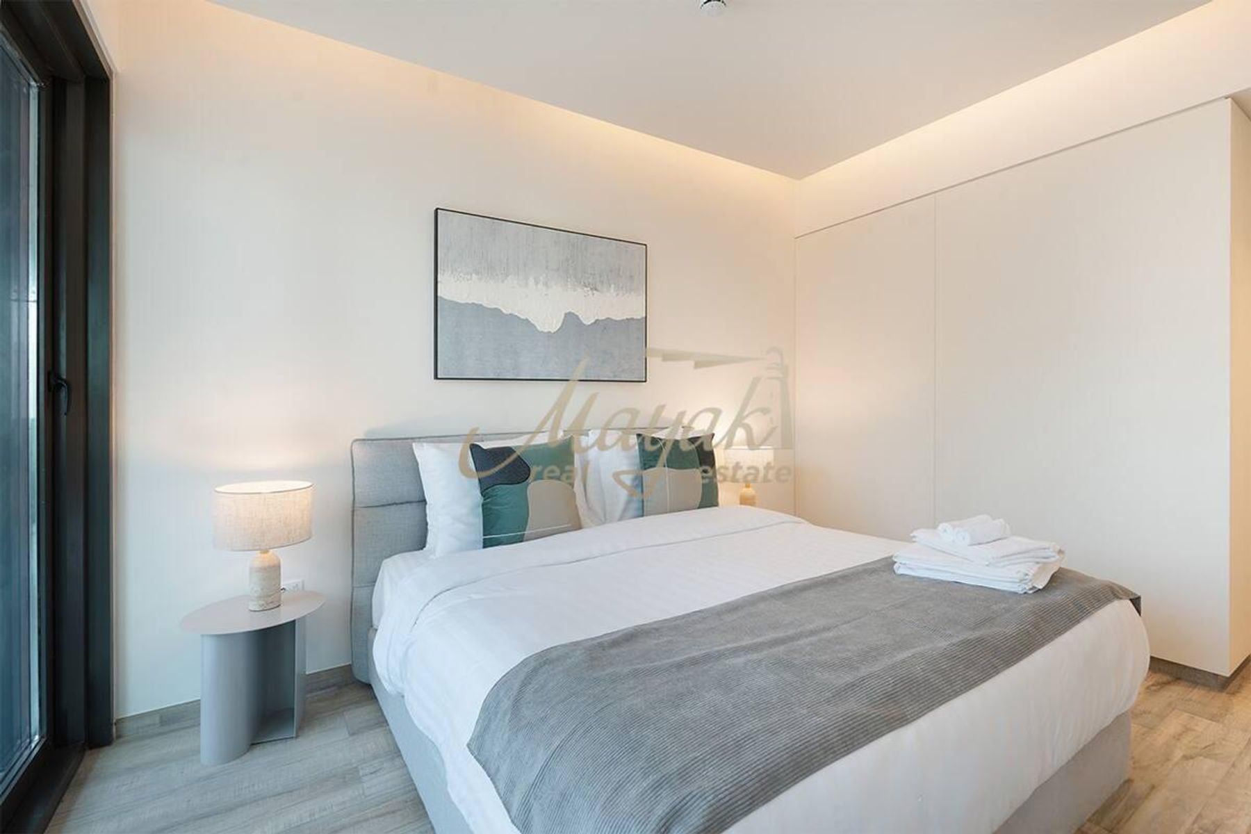 HIGH FLOOR l WELL MAINTAINED l VACANT APARTMENT