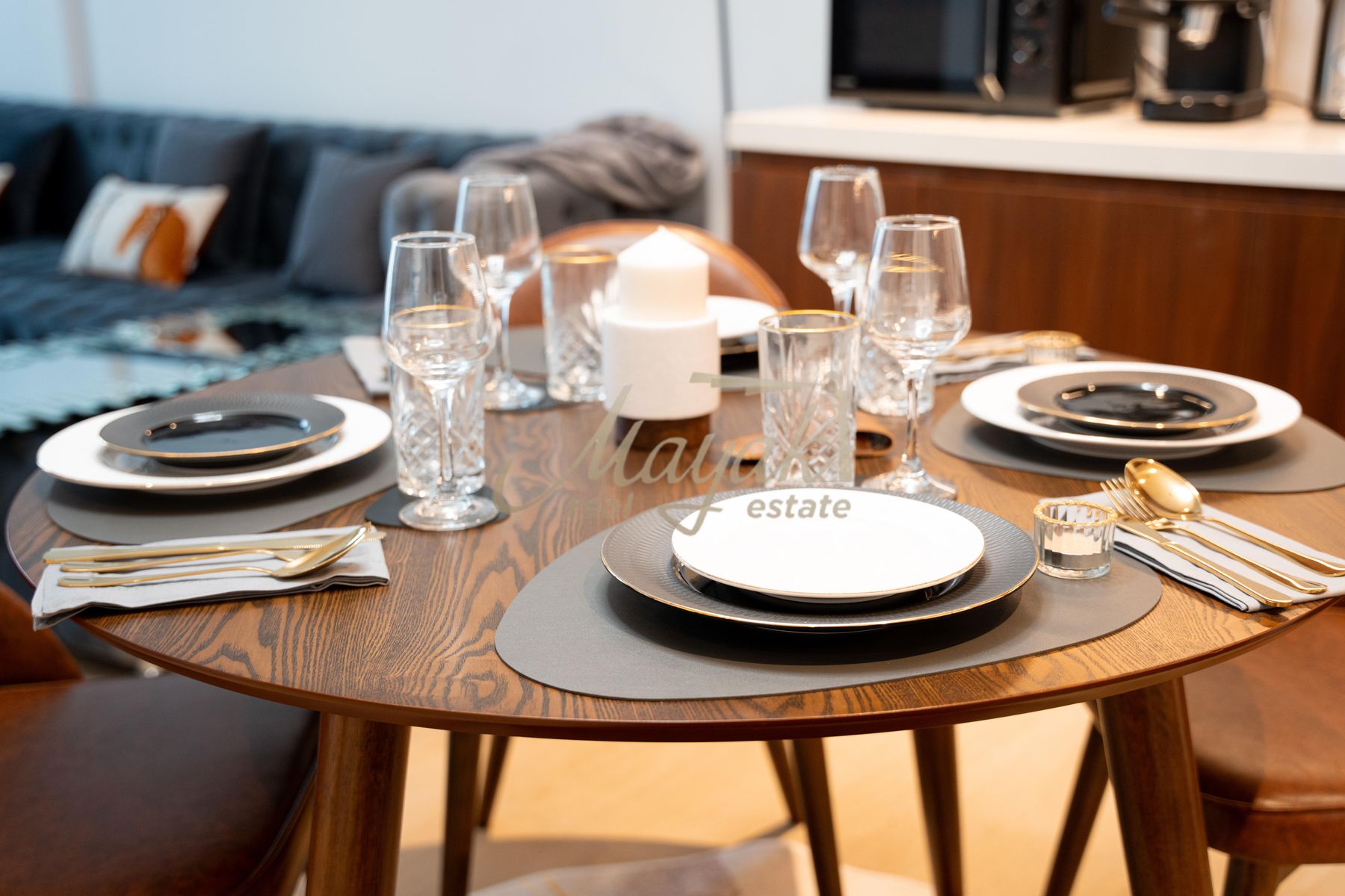 12 CHEQUES l BILLS INCLUDED l AVAILABLE MONTHLY l