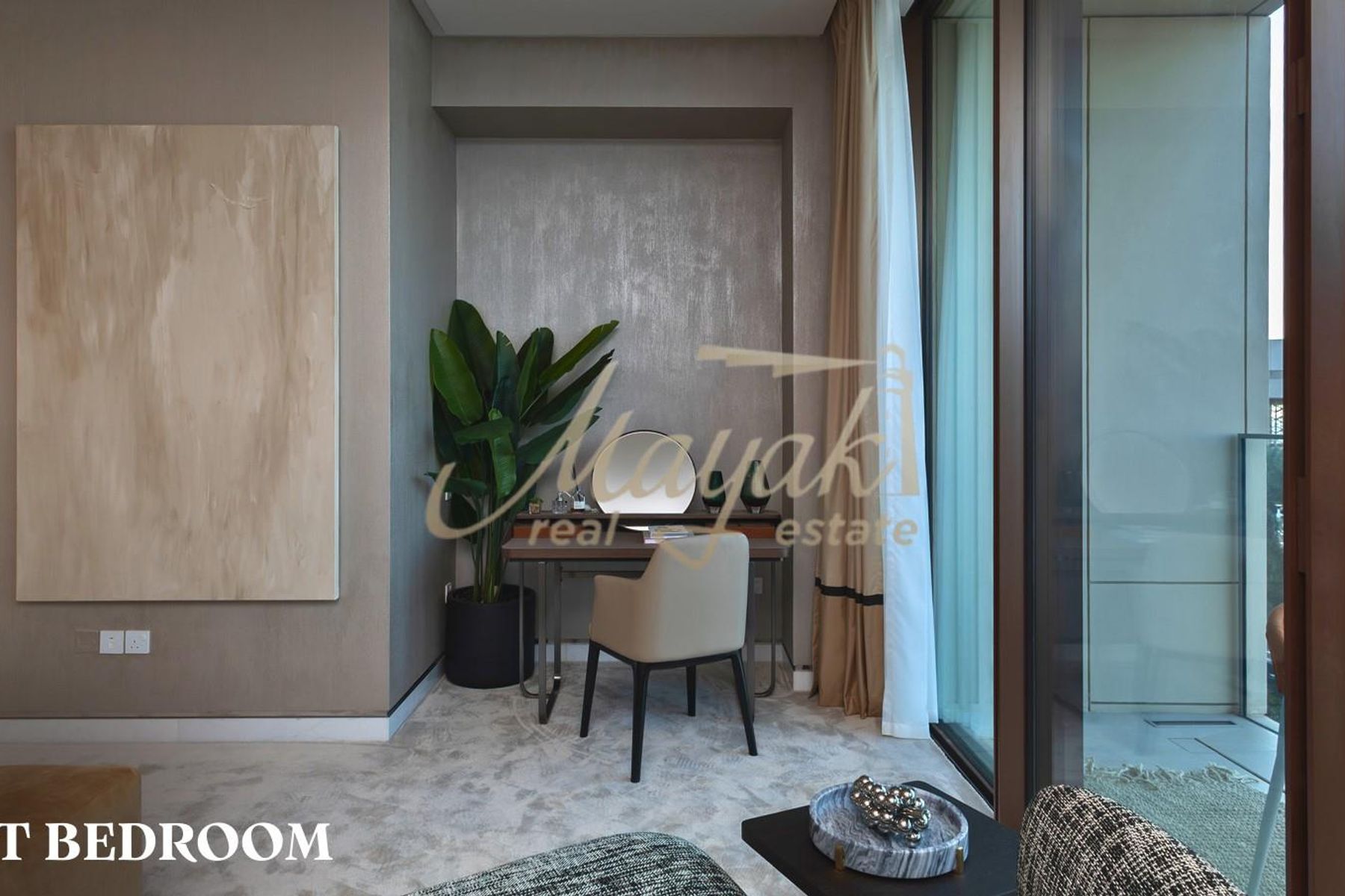 Потрясающая, полностью меблированная 2-комнатная квартира с видом на море, уникальным дизайном и высококачественными материалами.