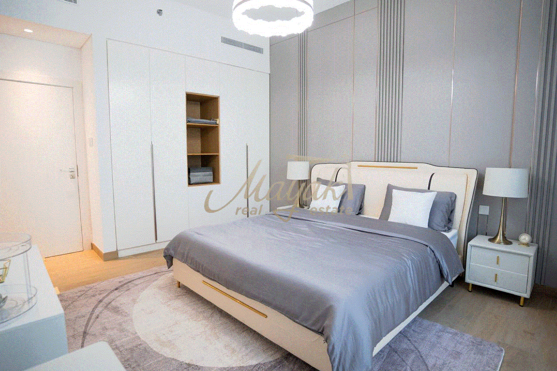 12 CHEQUES l NO DEPOSIT l BILLS INCLUDED l BEACH