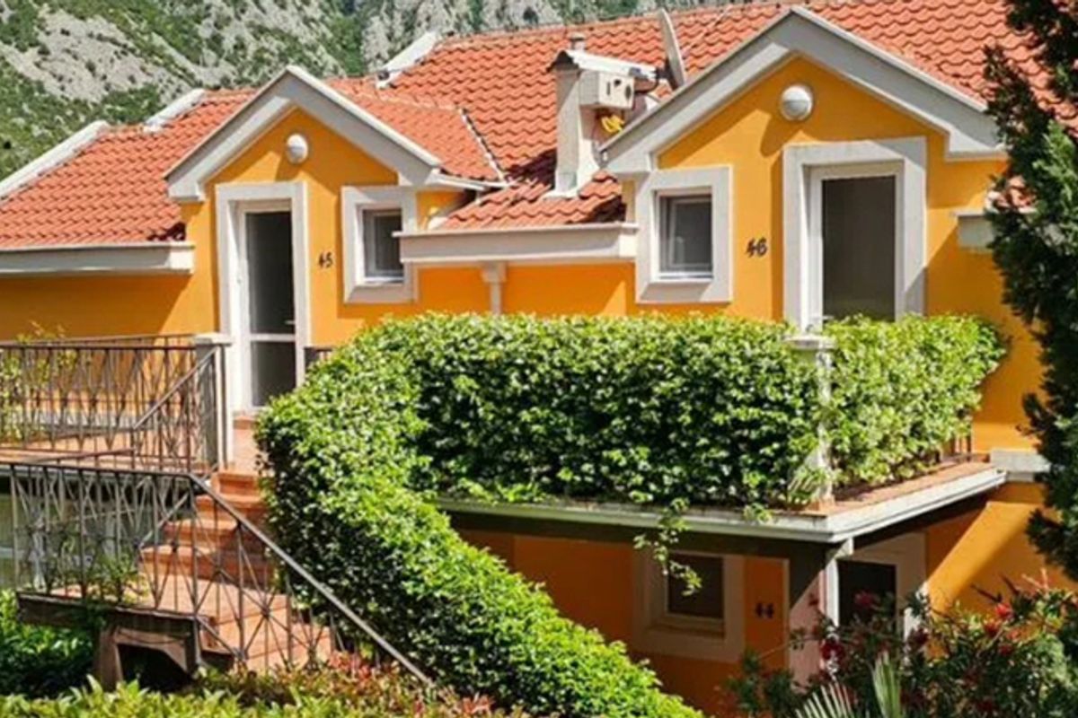 One-Bedroom Apartment in Orahovac, Boka Bay