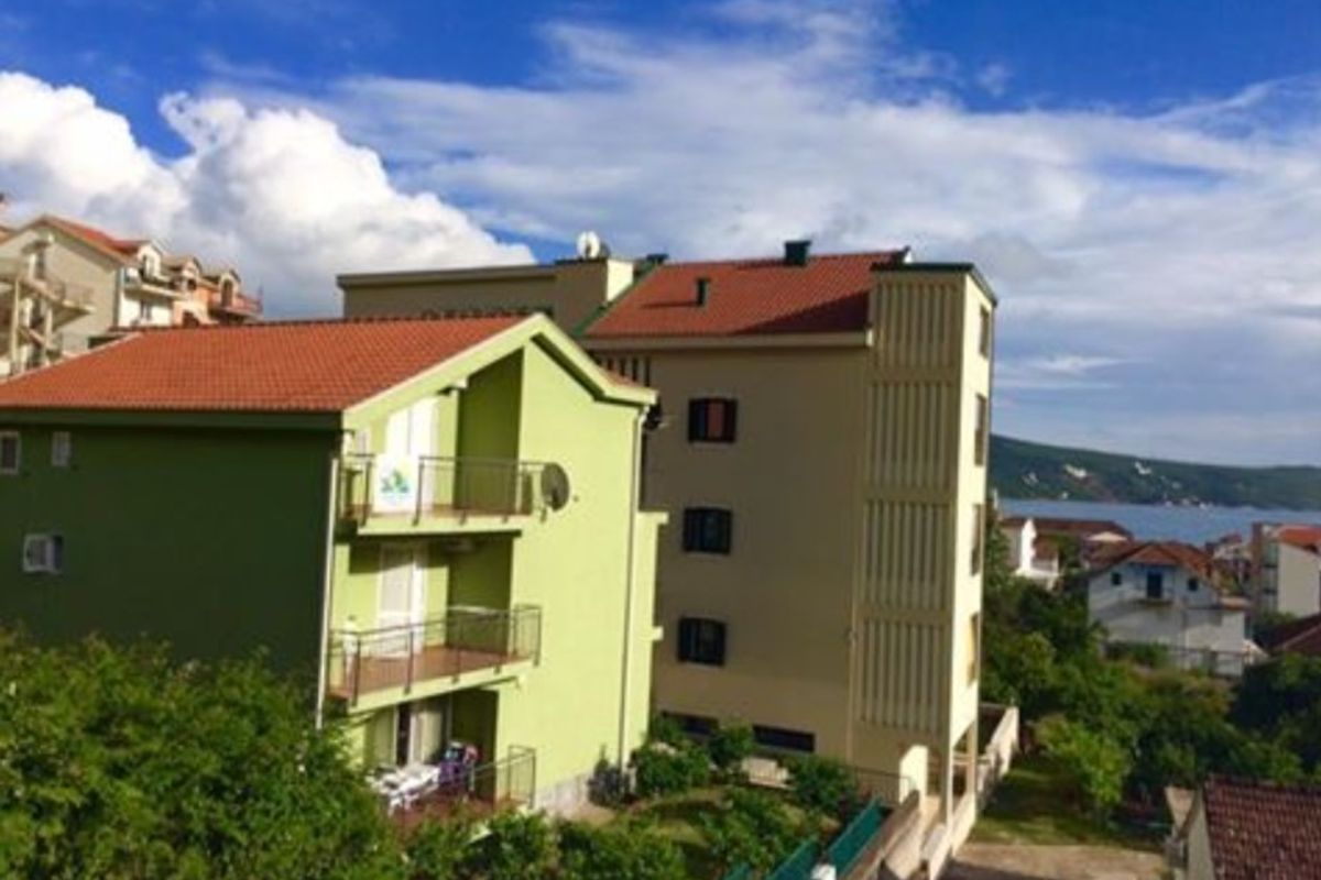 Seven-Bedroom House in Herceg Novi near Lazure