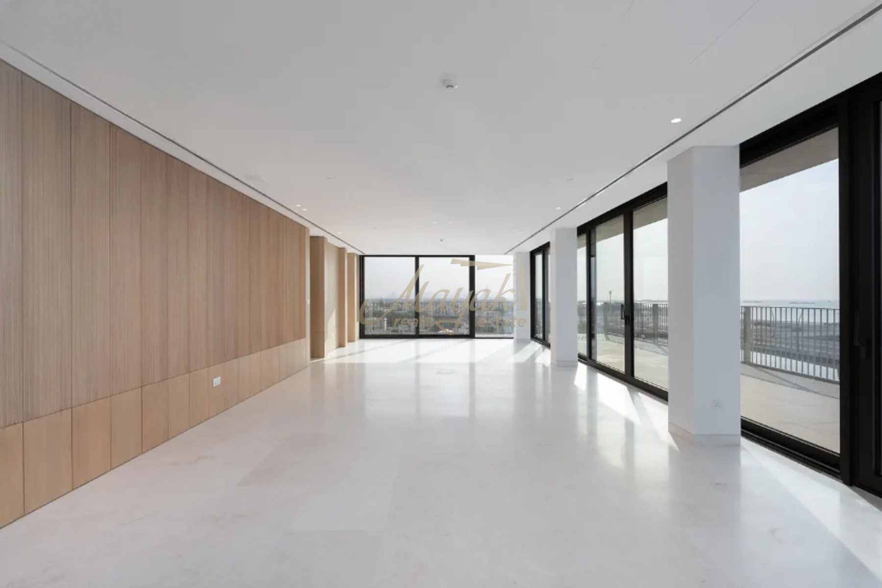 Elegant 4-Bedroom Waterfront Home in Eden House The Canal