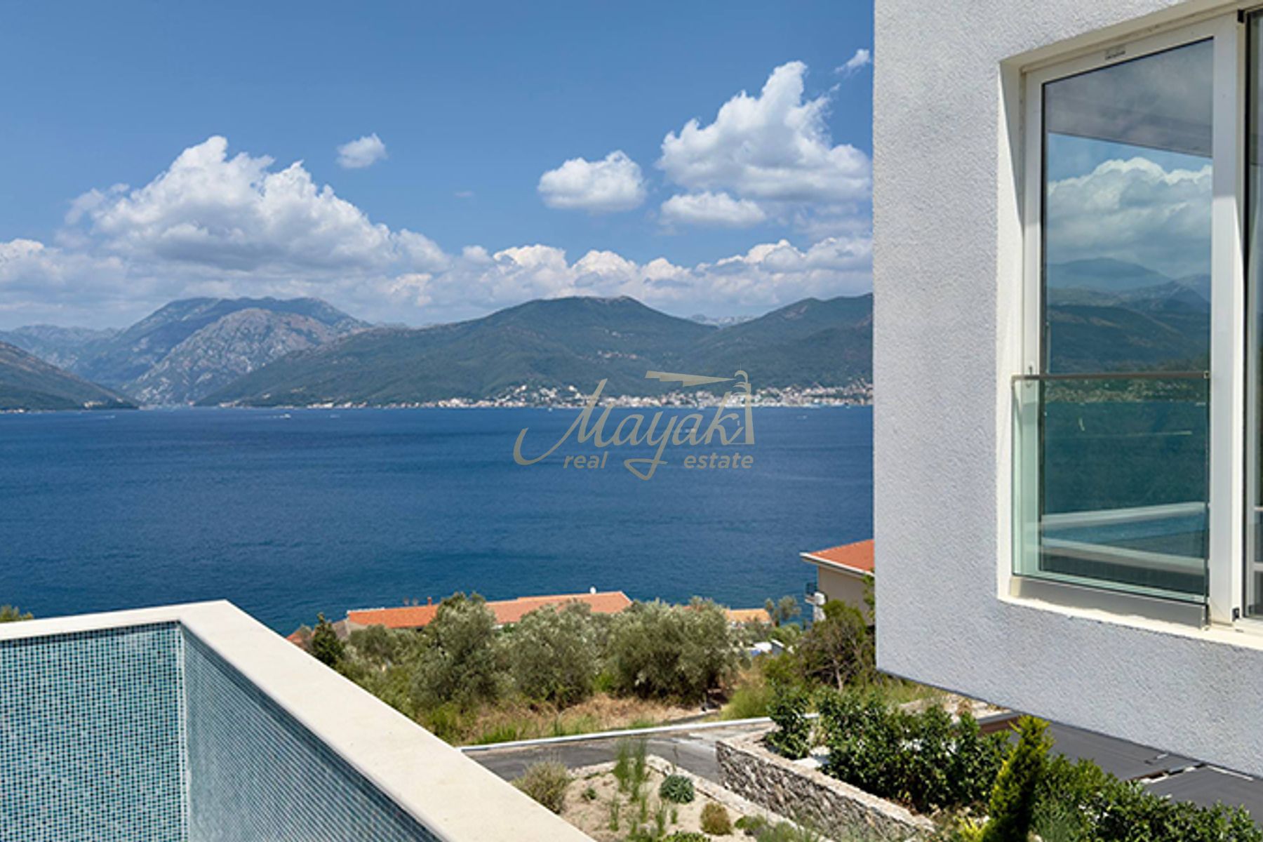 Four-Bedroom Panoramic Sea View Villa in Krasici