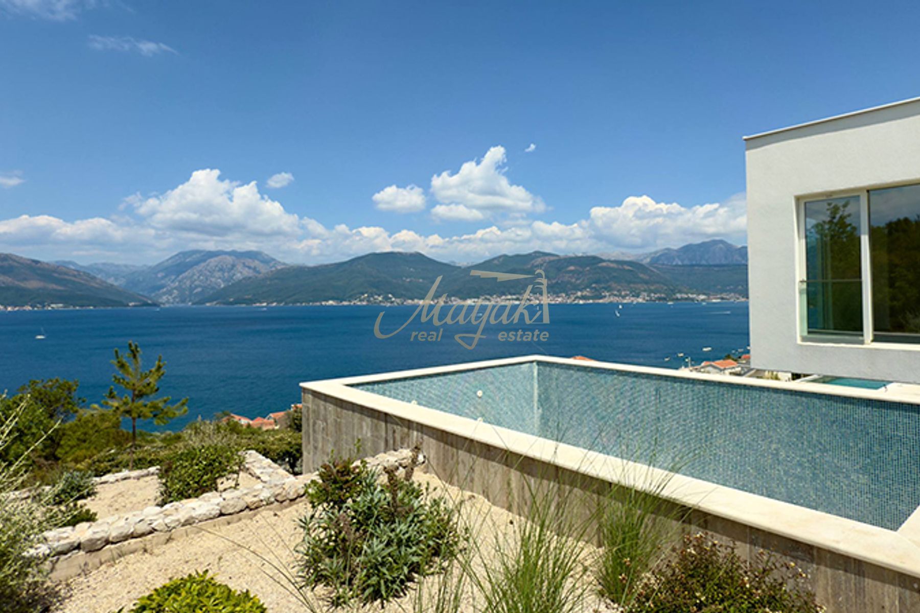 Four-Bedroom Panoramic Sea View Villa in Krasici