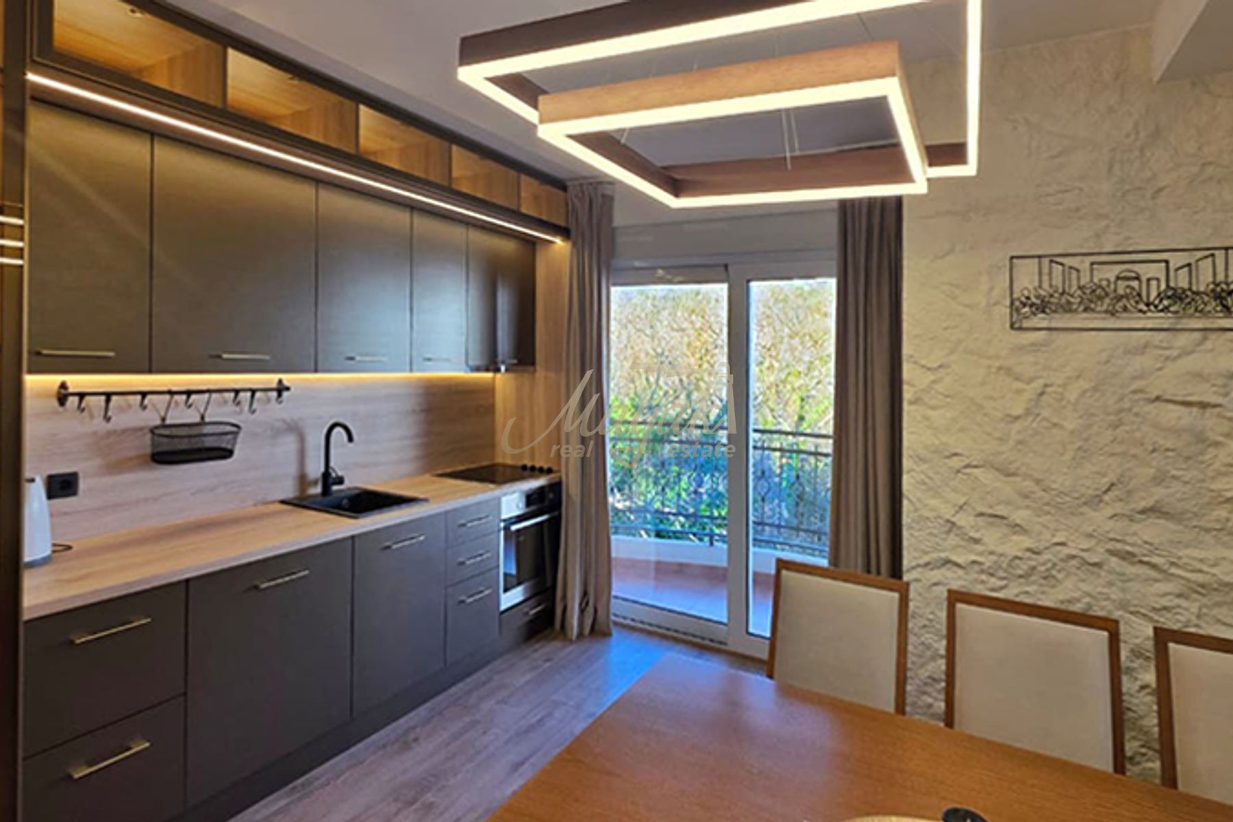 Three-Bedroom Apartment with Sauna in Bečići
