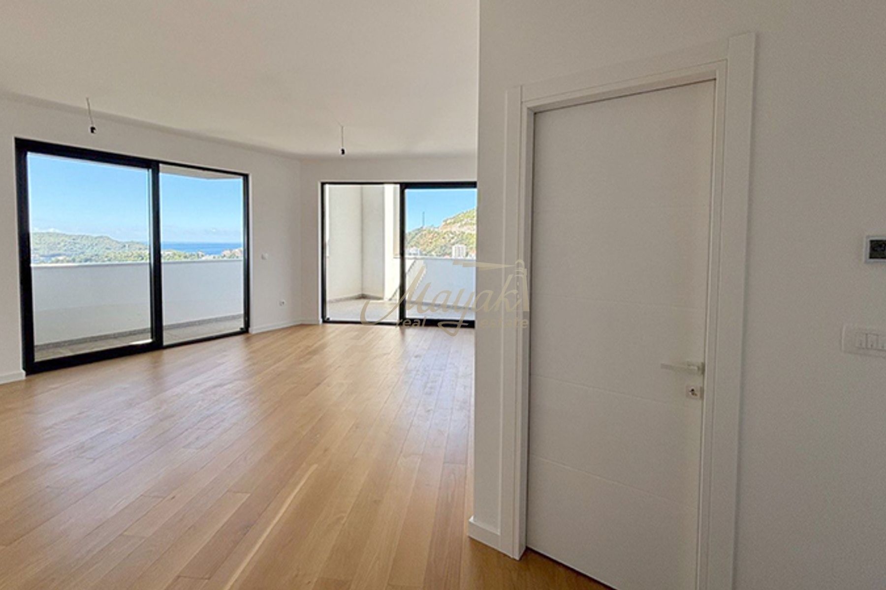 Two-Bedroom Apartment in Vuelo Sobre Bečići