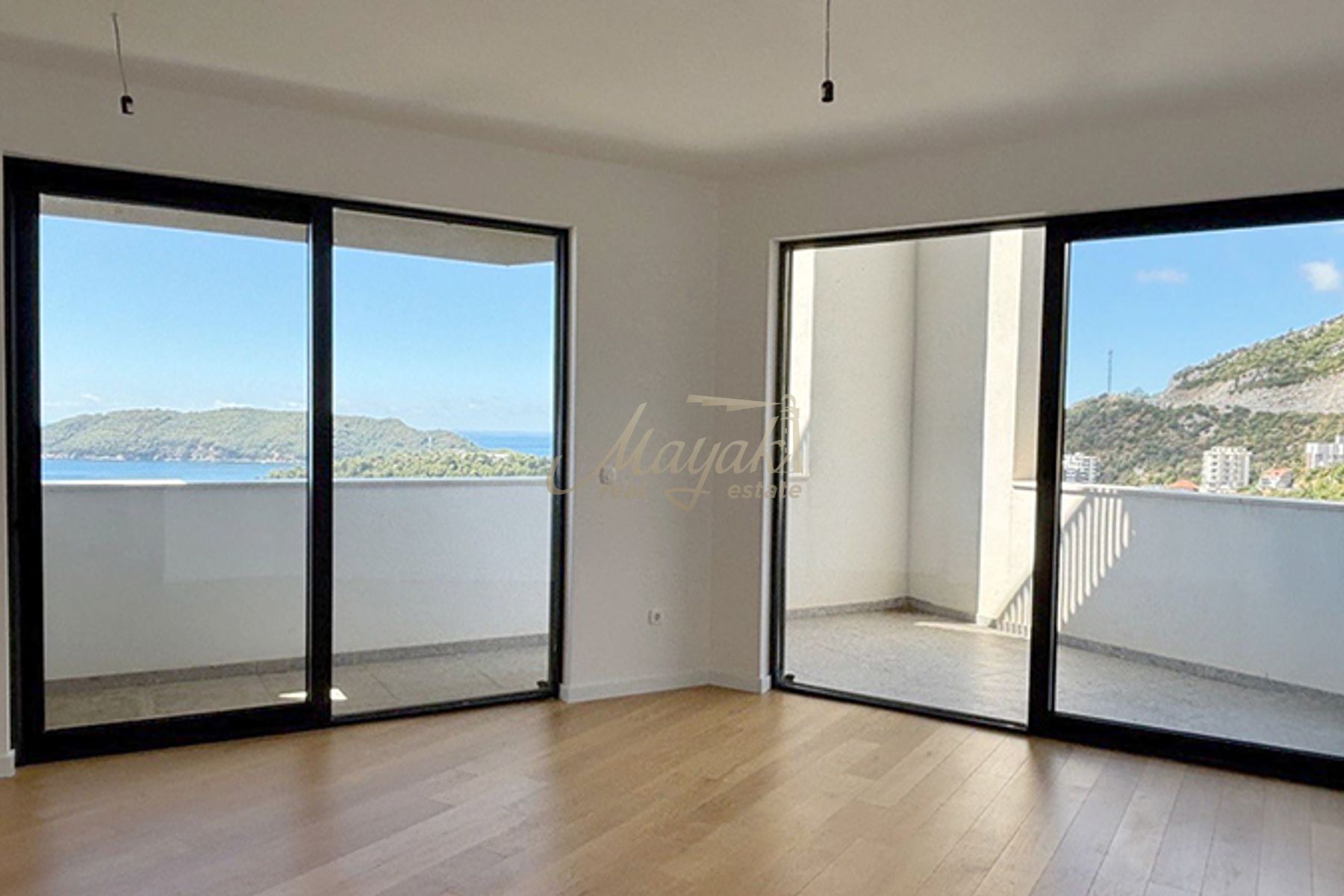Two-Bedroom Apartment in Vuelo Sobre Bečići