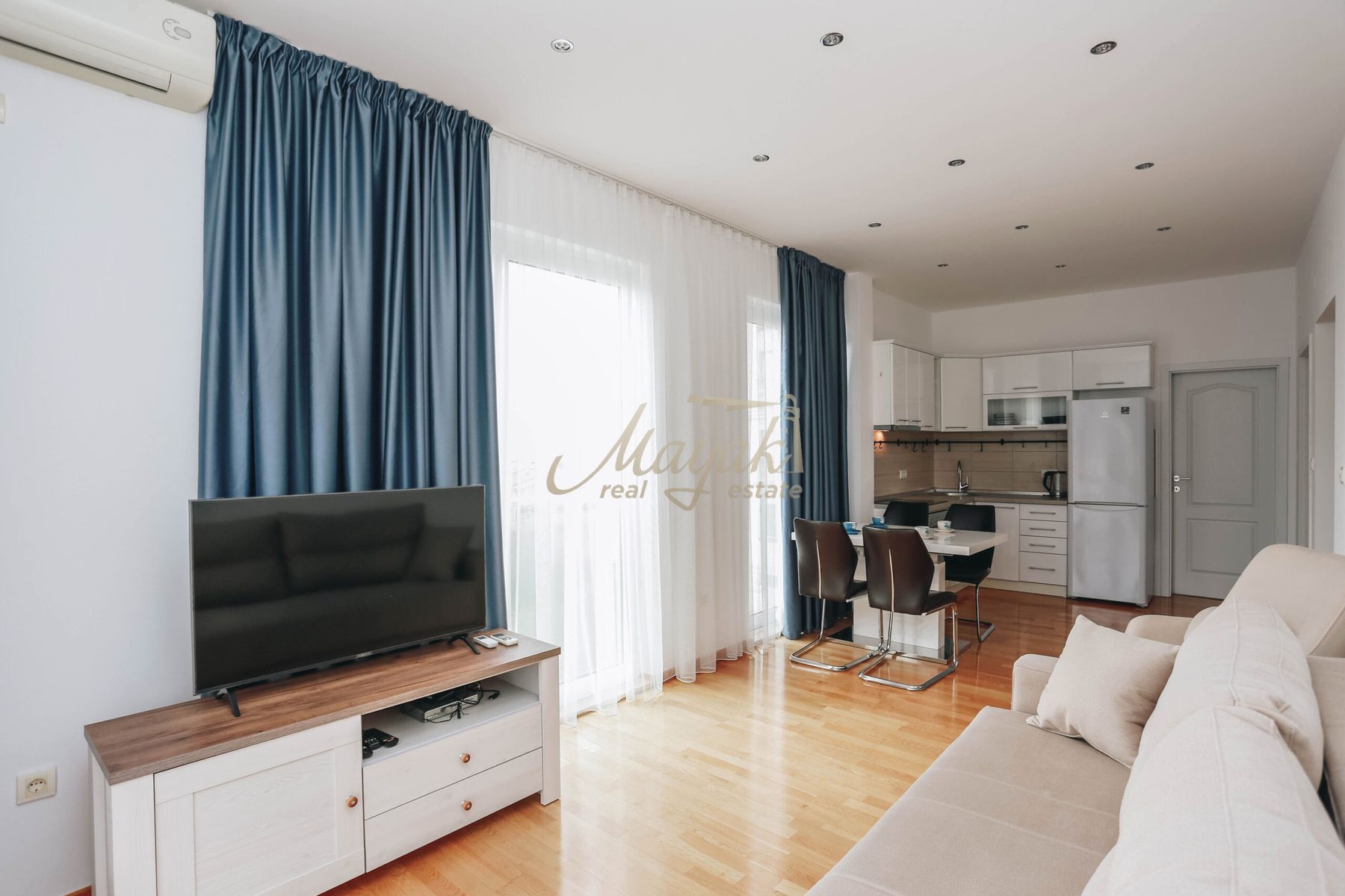 Two-Bedroom Apartment in Sunny Side Bečići