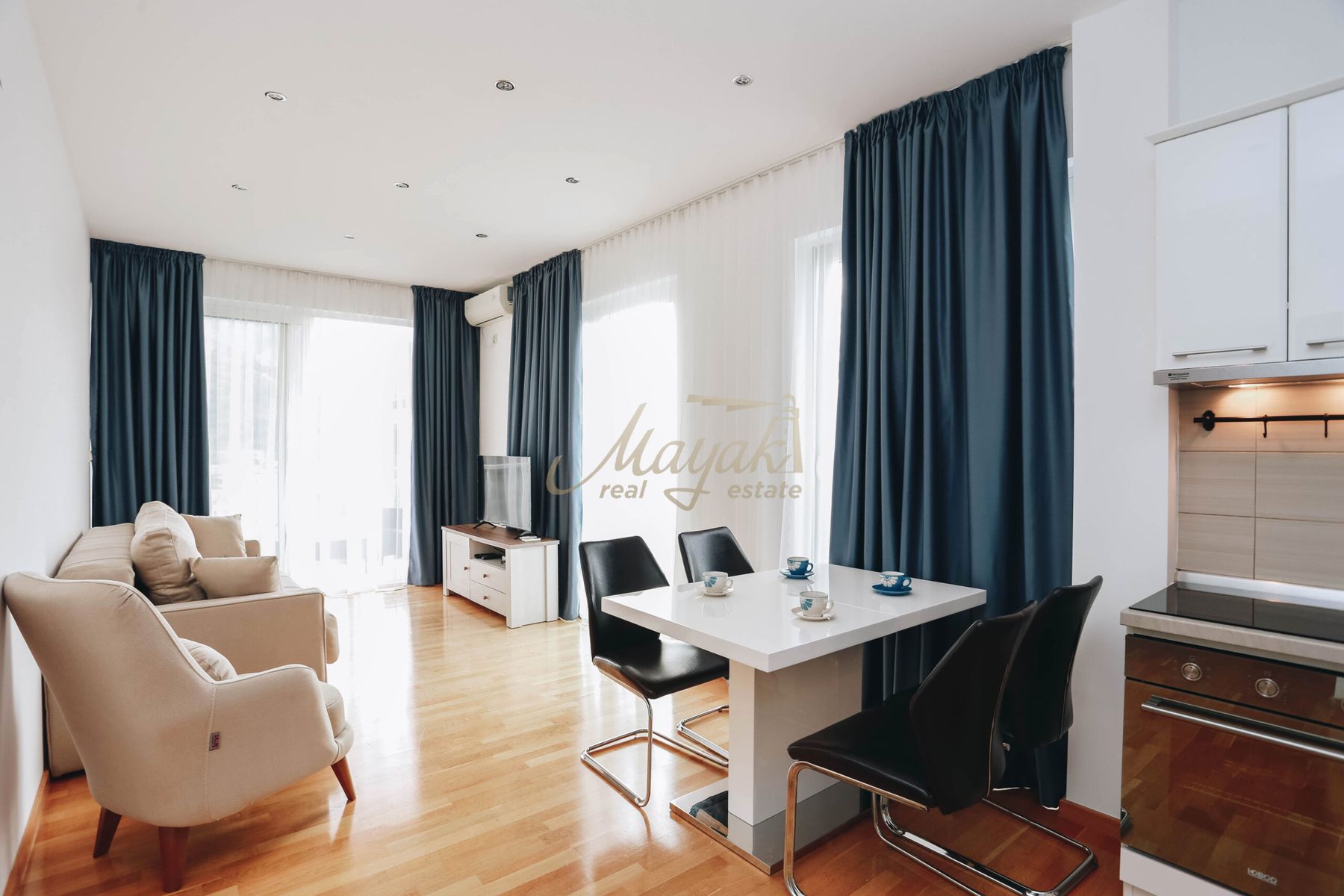 Two-Bedroom Apartment in Sunny Side Bečići