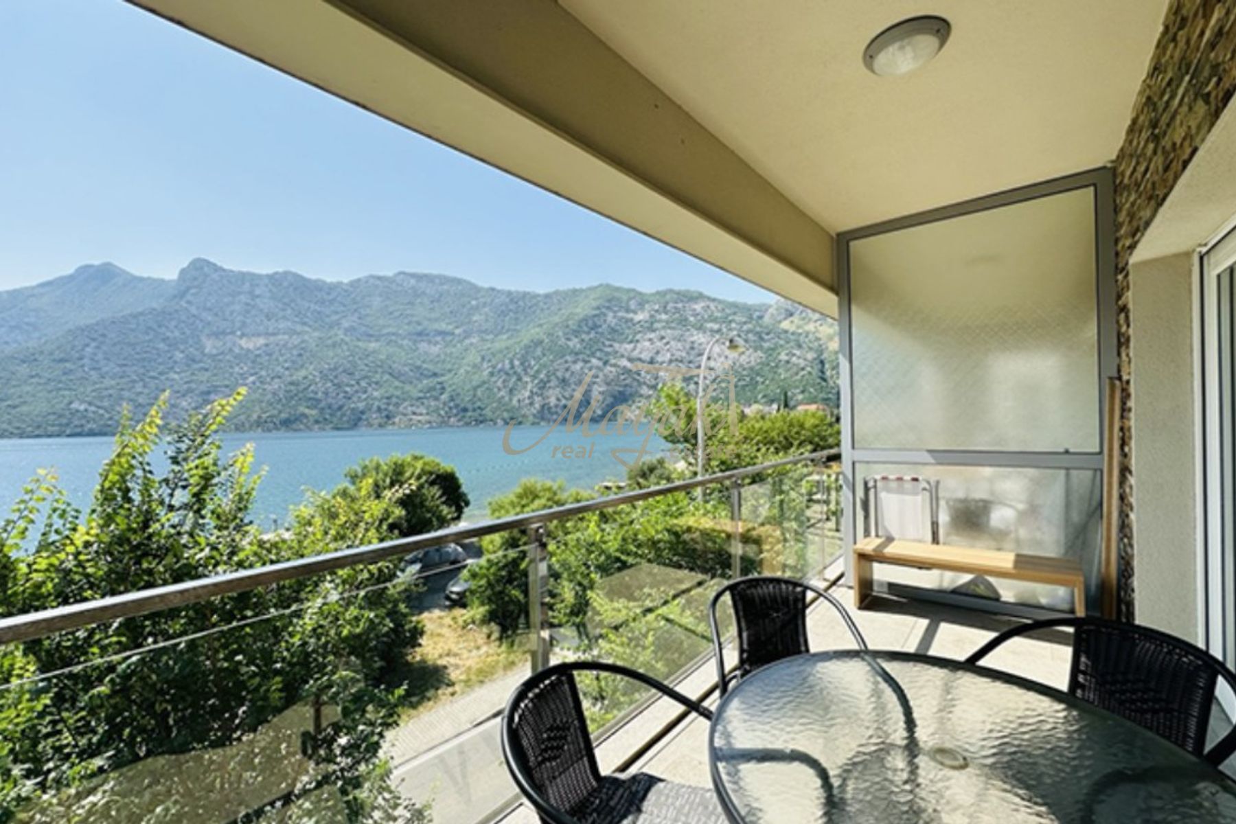 Two-Bedroom Waterfront Apartment in Risan