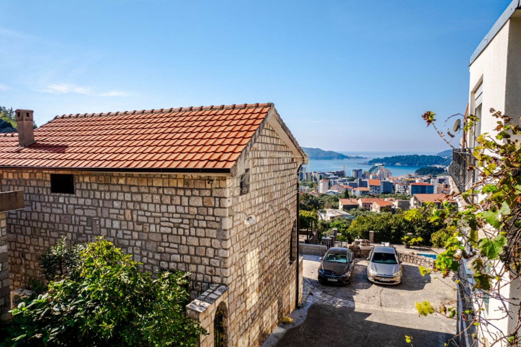 Four-Bedroom Stone Villa in Bečići
