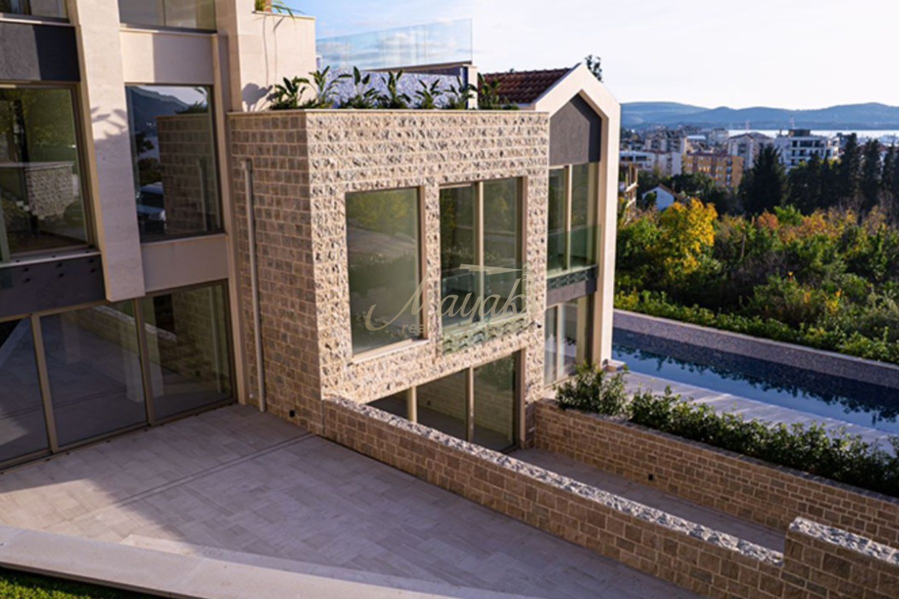 Three-Bedroom Townhouse near Kotor Bay Coast
