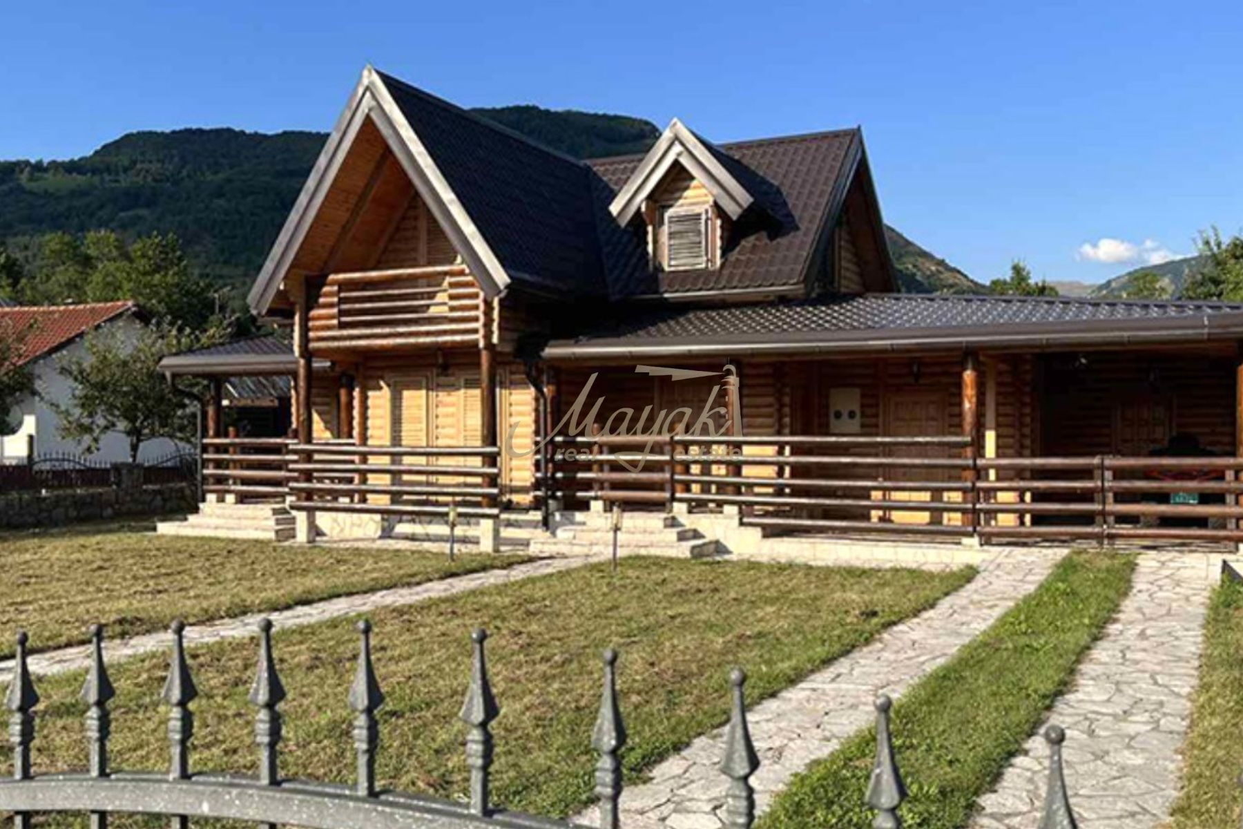 Three-Bedroom Wooden Chalet in Central Kolašin
