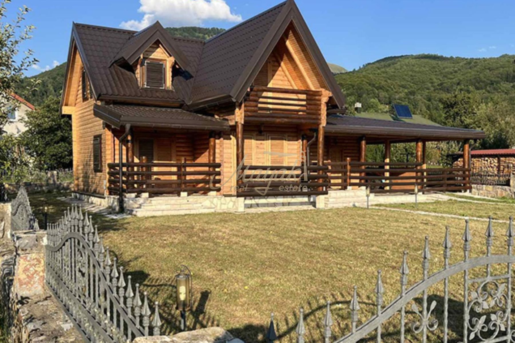 Three-Bedroom Wooden Chalet in Central Kolašin
