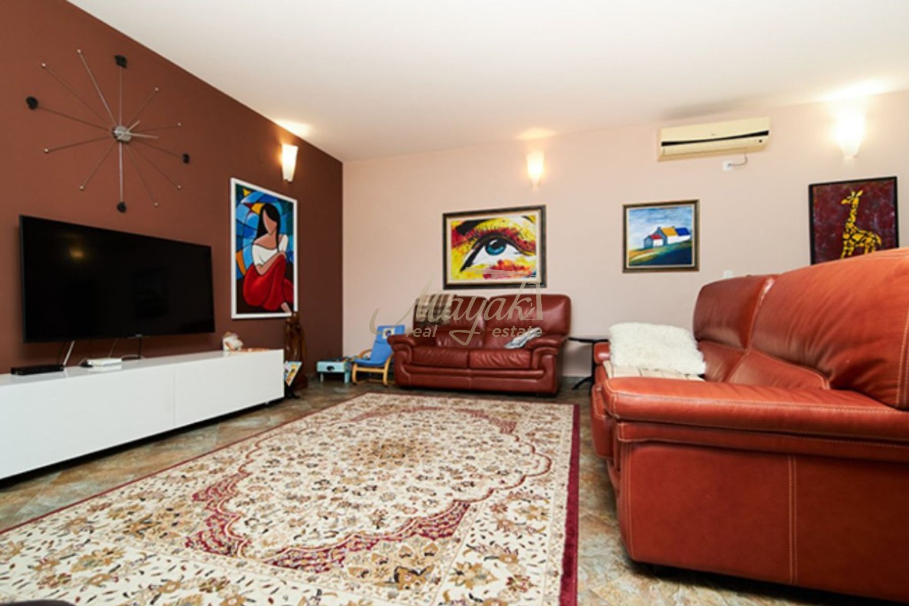 Four-Bedroom Sea-View Villa in Ivanovichi