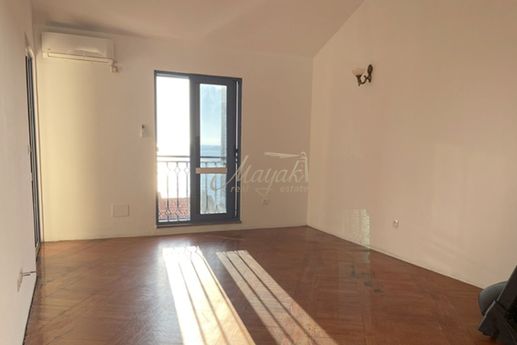 Modern Two-Bedroom Apartment in Pržno, Budva
