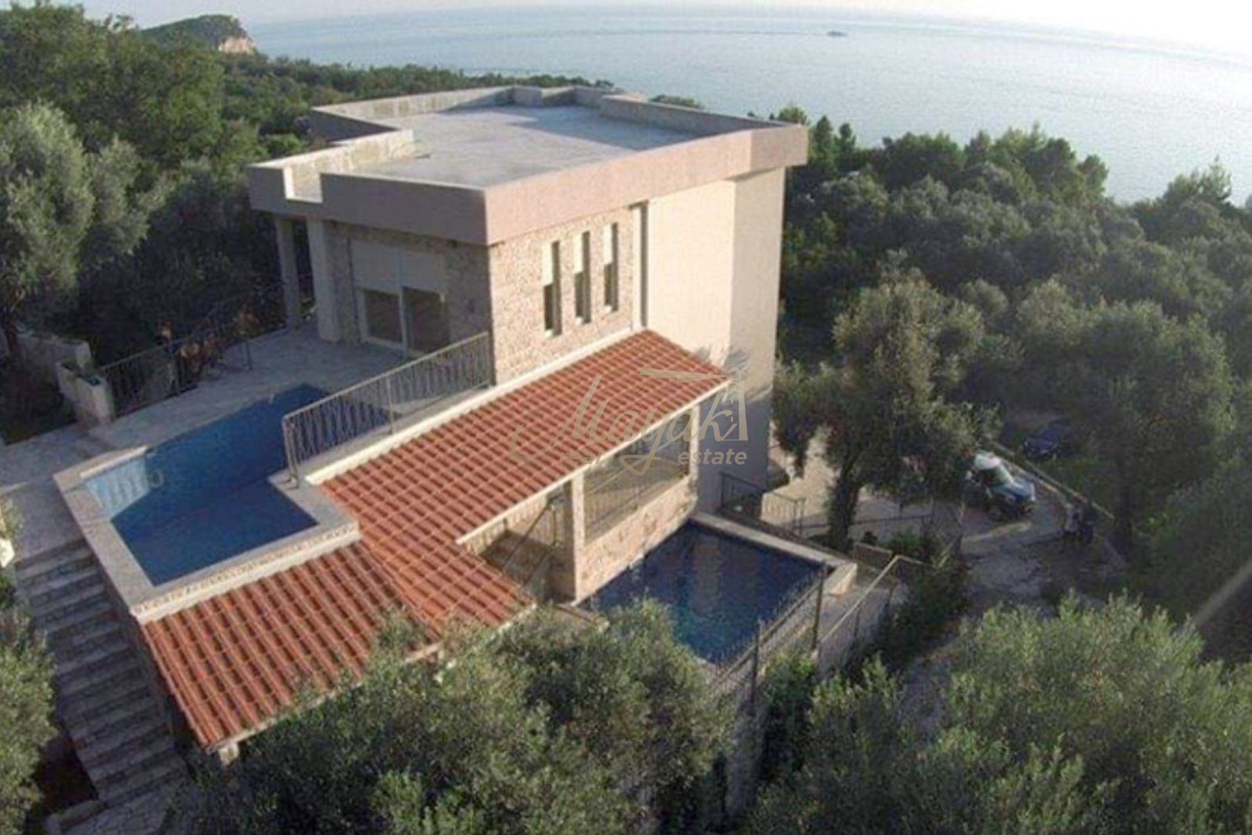 Modern Three-Bedroom Apartment, Sveti Stefan