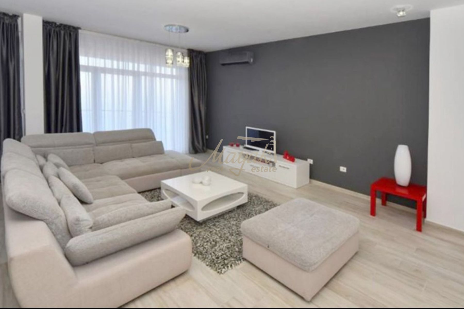 Four-Bedroom Sea-View Apartment in Dobra Voda