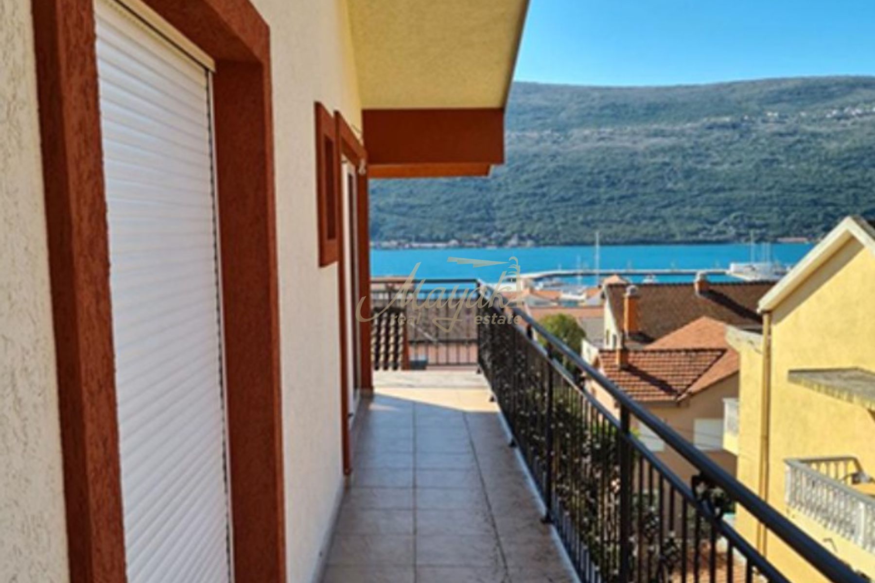 Two-Bedroom Penthouse with Sea View, Portonovi