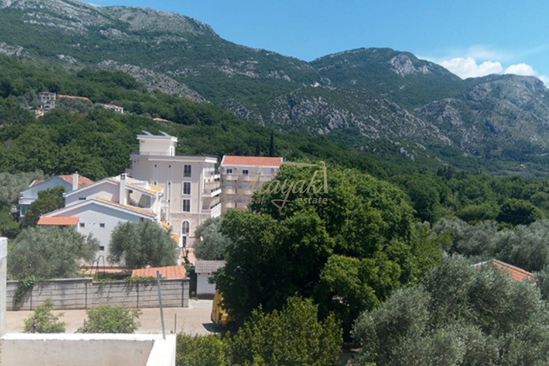 Multi-Room Villa in Buljarica, Budva Riviera