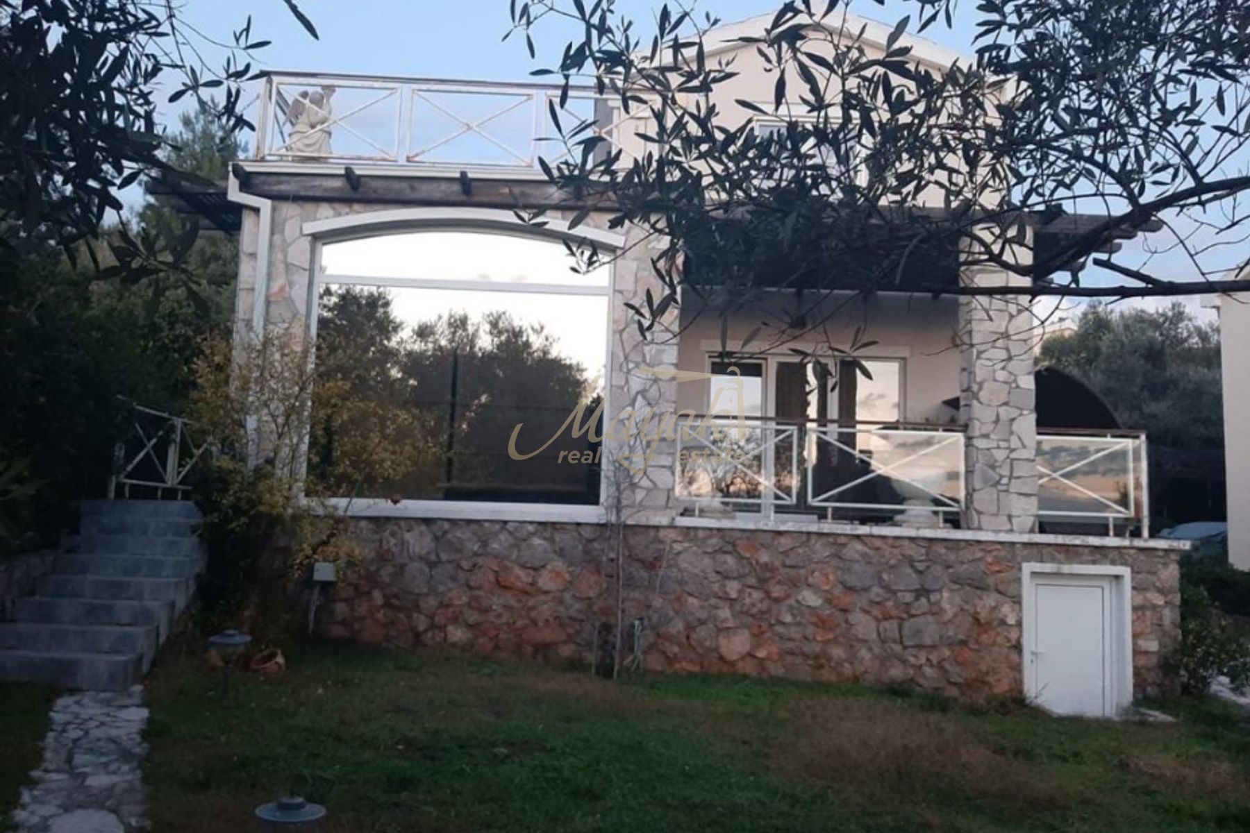 Four-Bedroom House in Bigova Fishermen Village