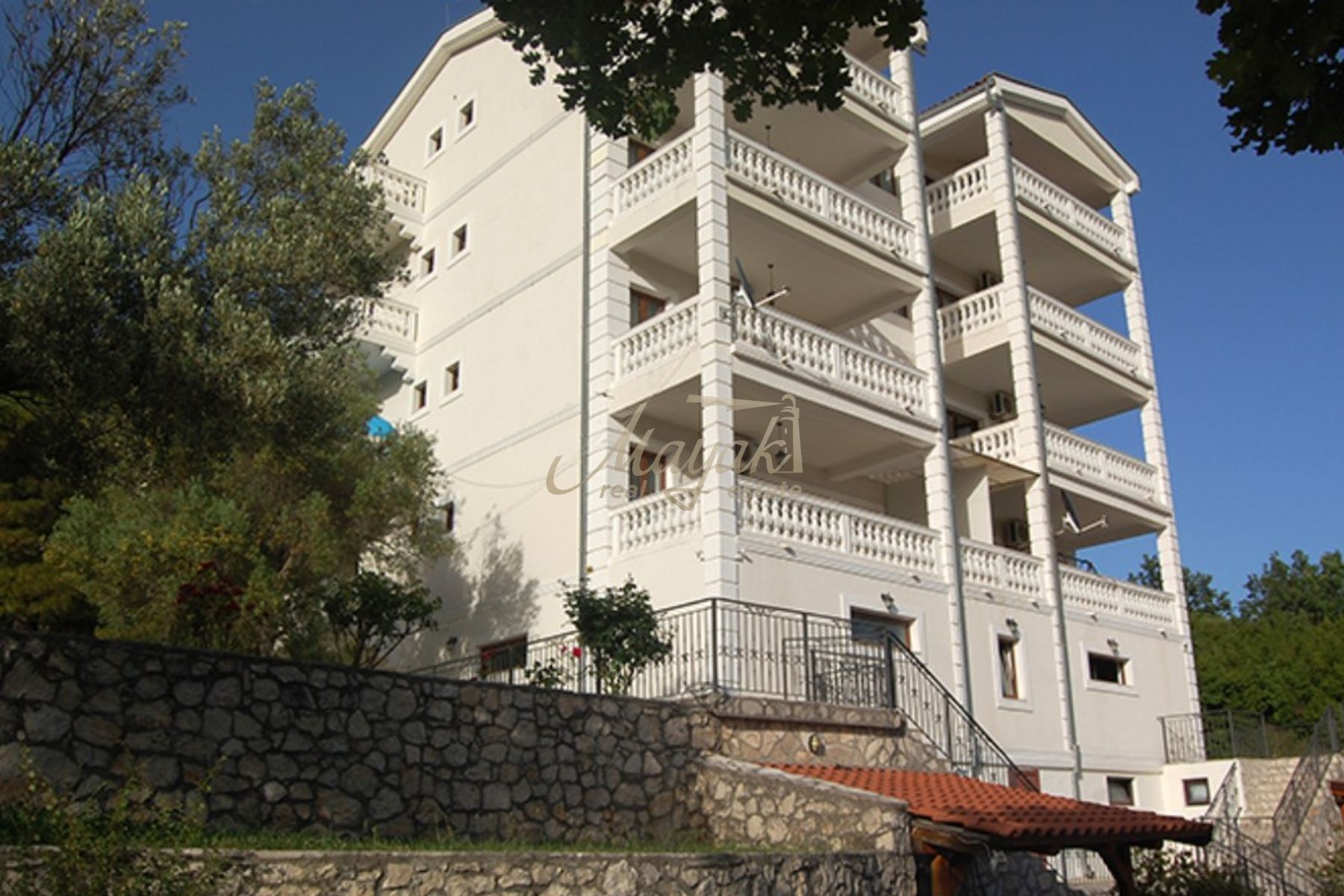 Ten-Room Villa in Markovici, Budva Riviera