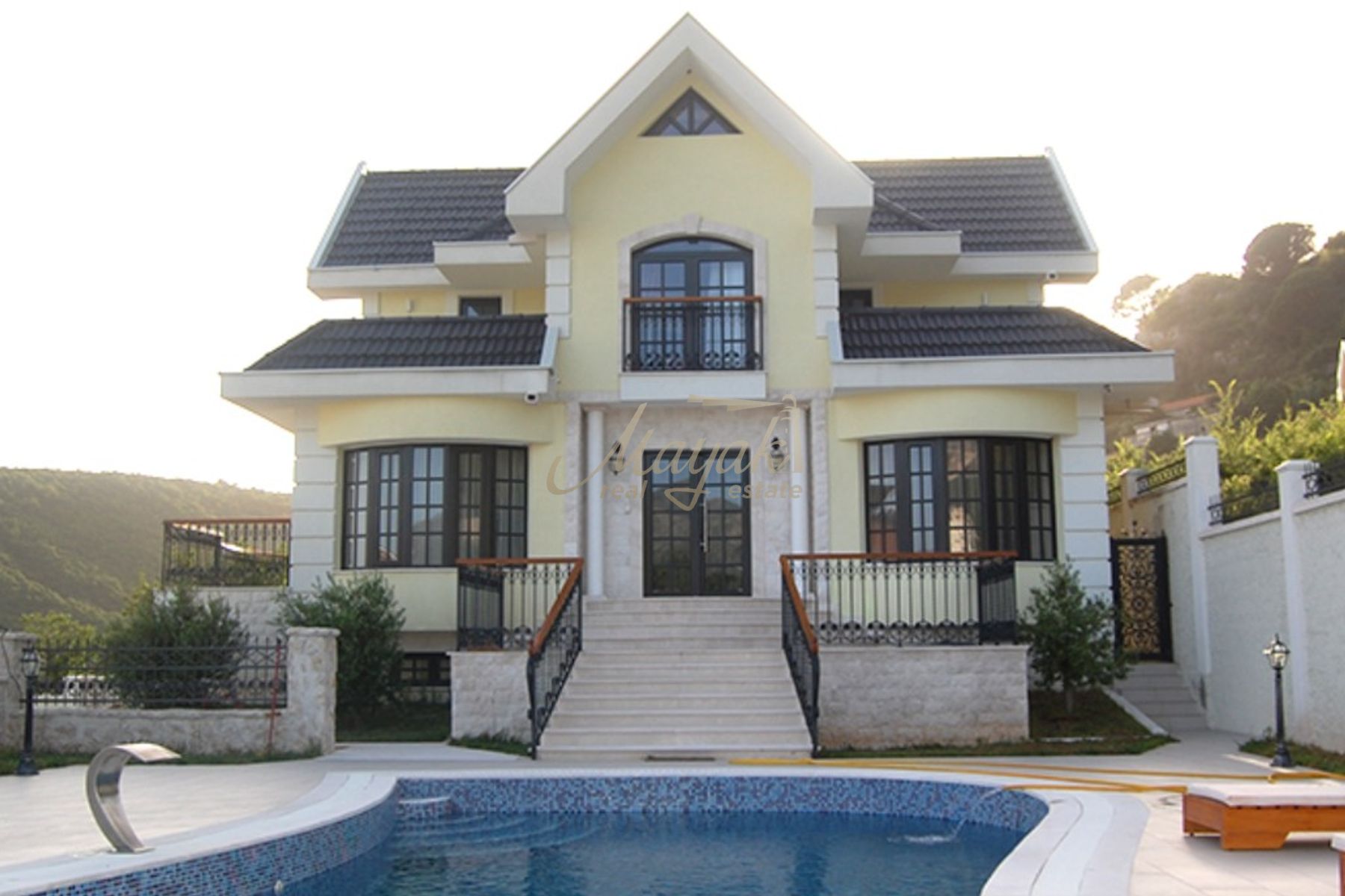 Four-Bedroom Hillside Villa in Budva, Markovici