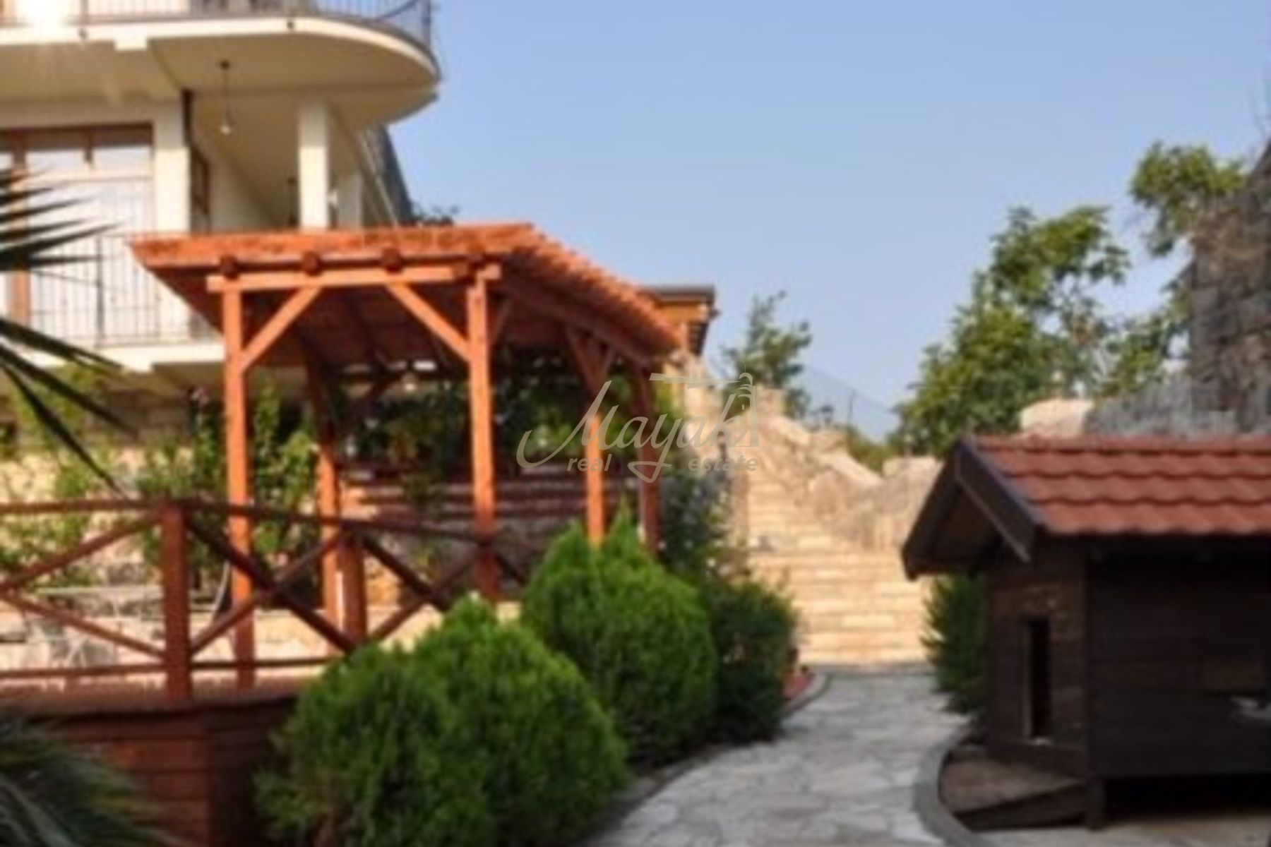 Four-Bedroom Three-Level Townhouse in Bigovo