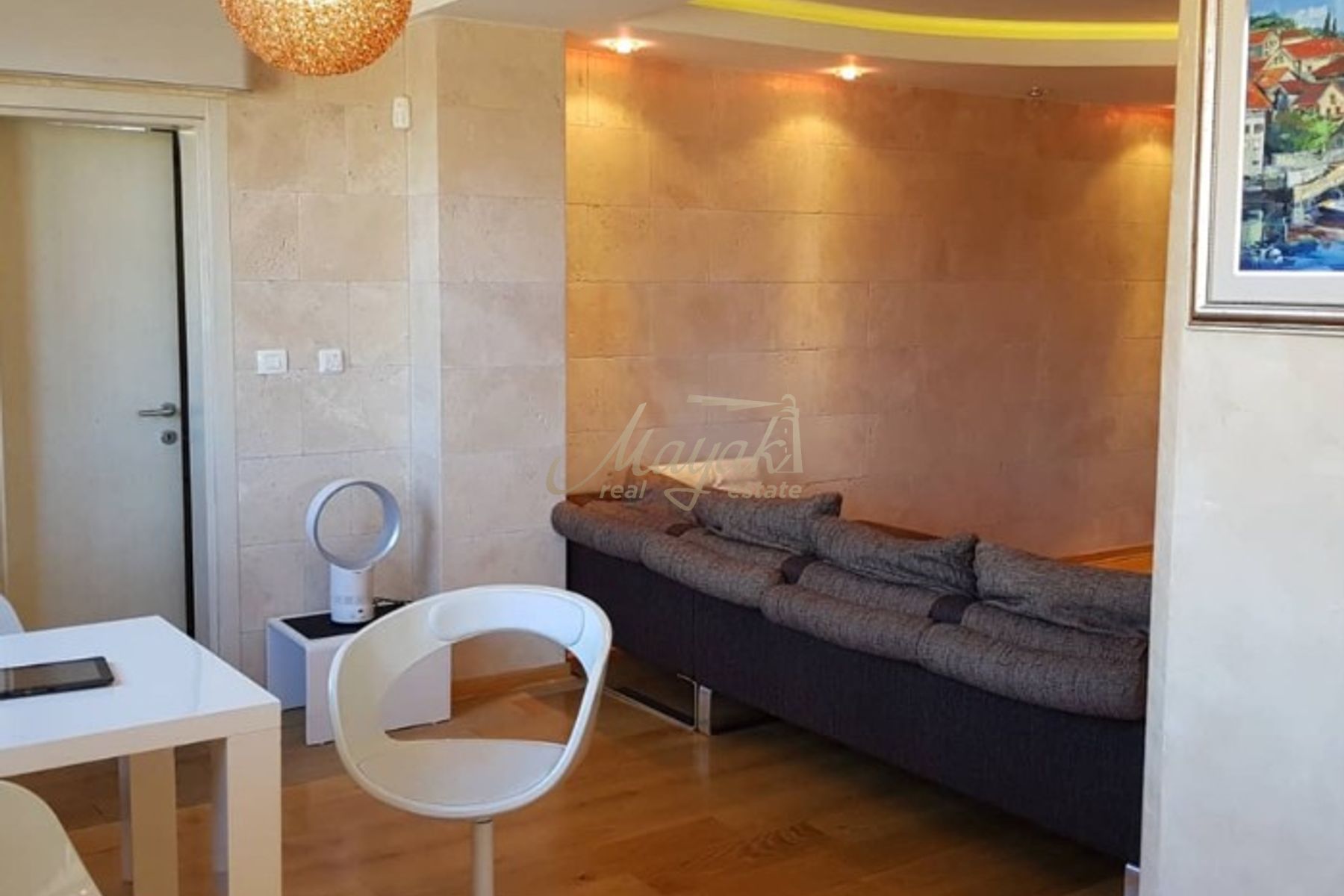Five-Bedroom Seafront Villa in Donja Lastva