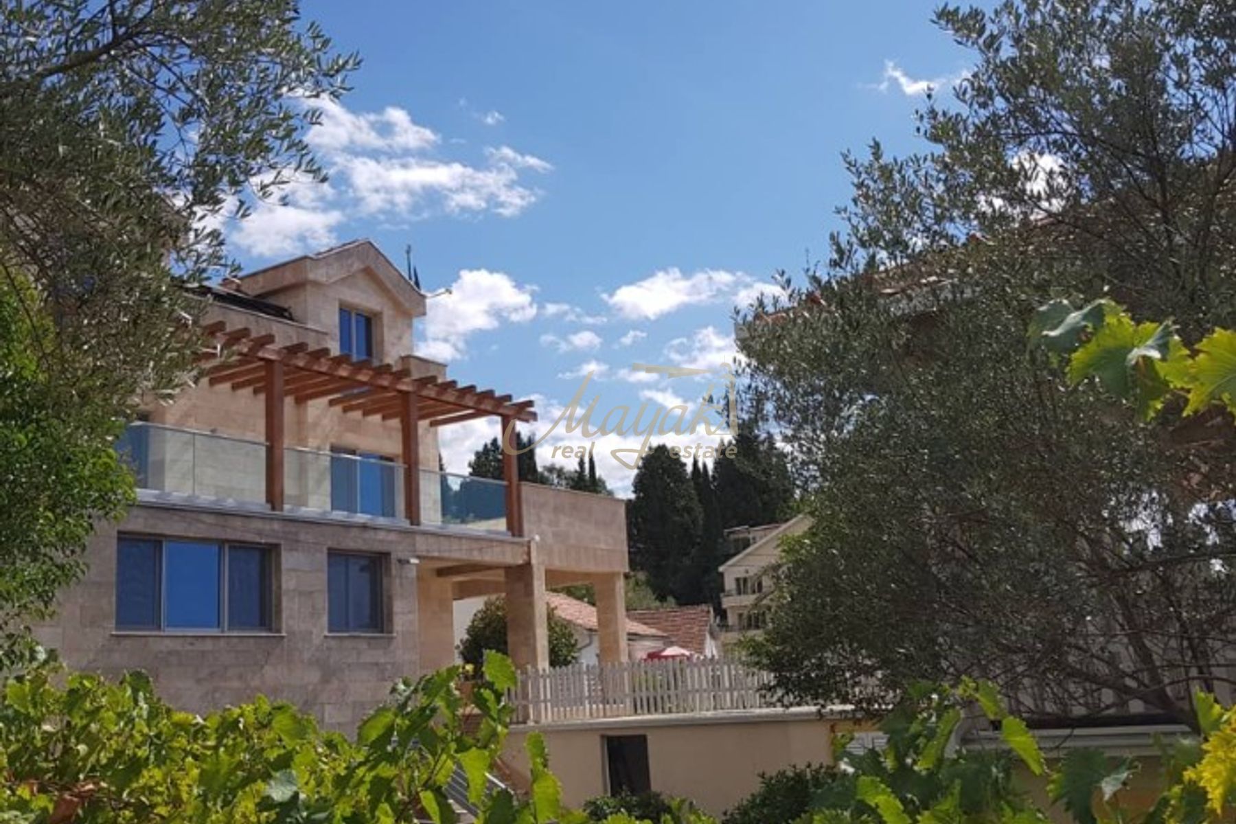 Four-Bedroom Villa Close to Porto Montenegro
