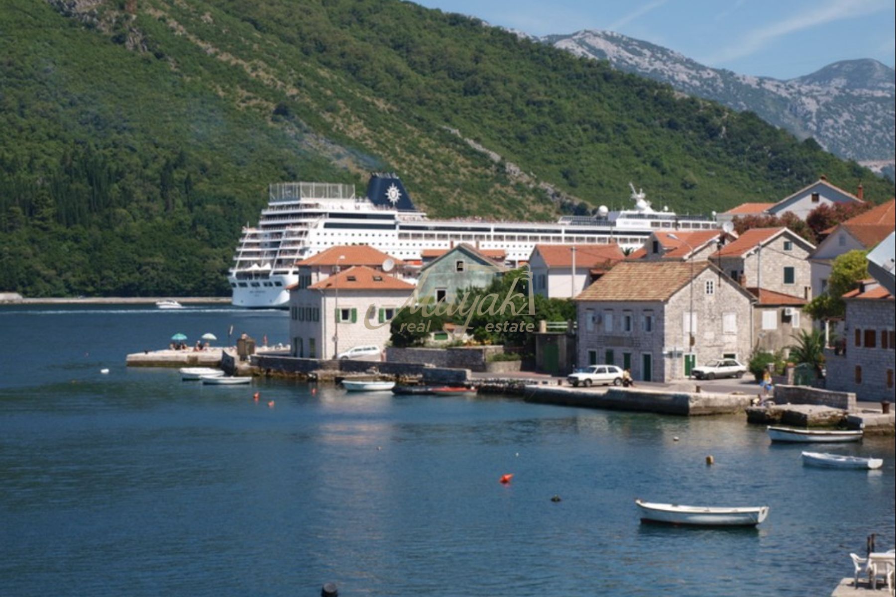 Four-Bedroom Villa in the Kotor Bay