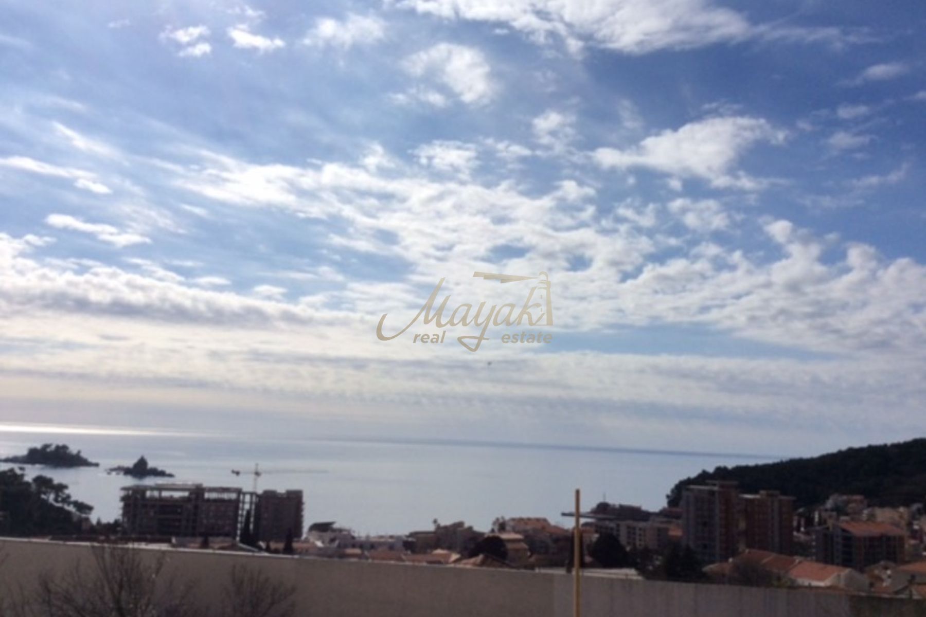 One-Bedroom Apartment in Petrovac with Sea View