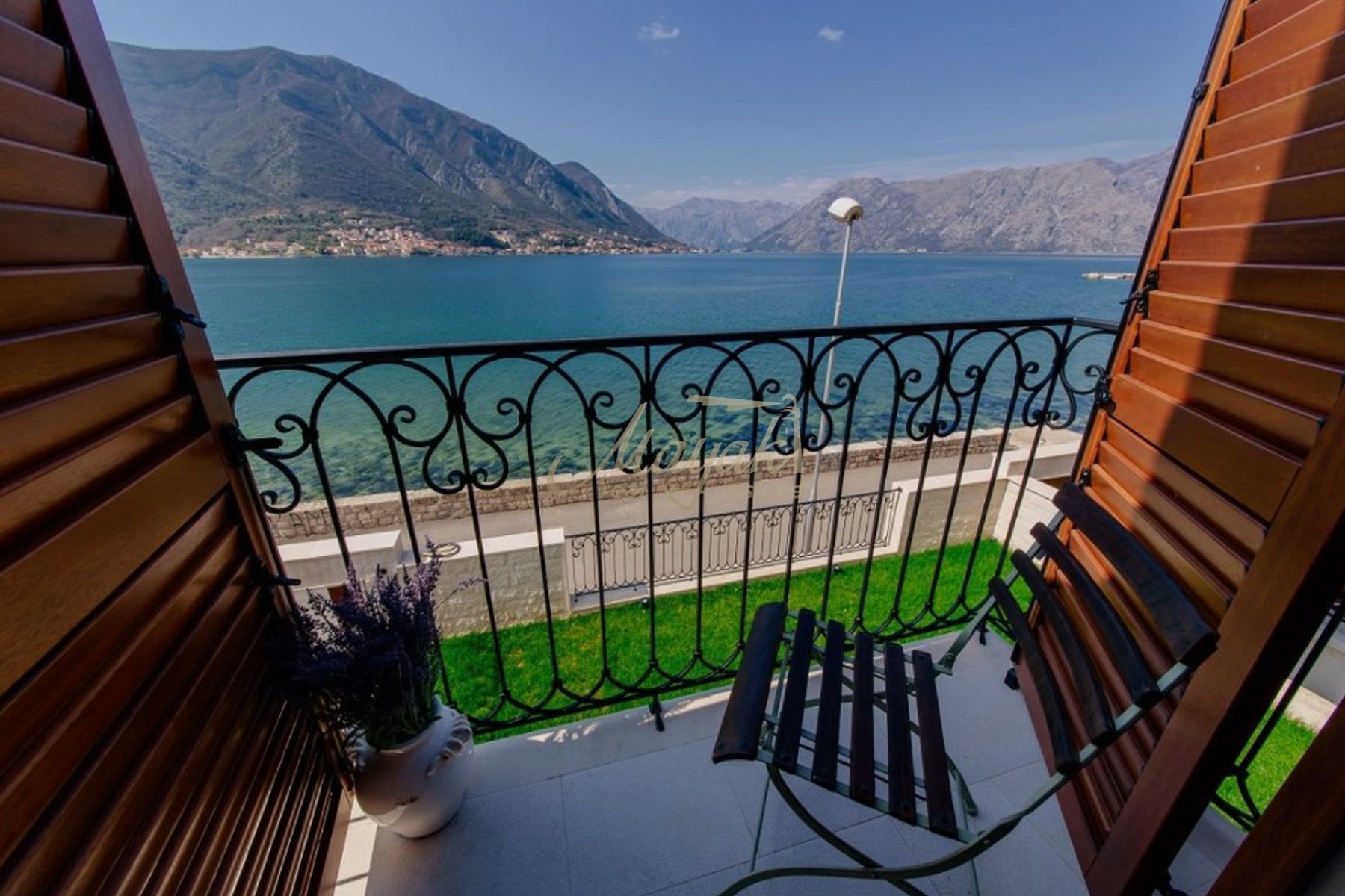 Four-Bedroom Waterfront Villa in Dobrota