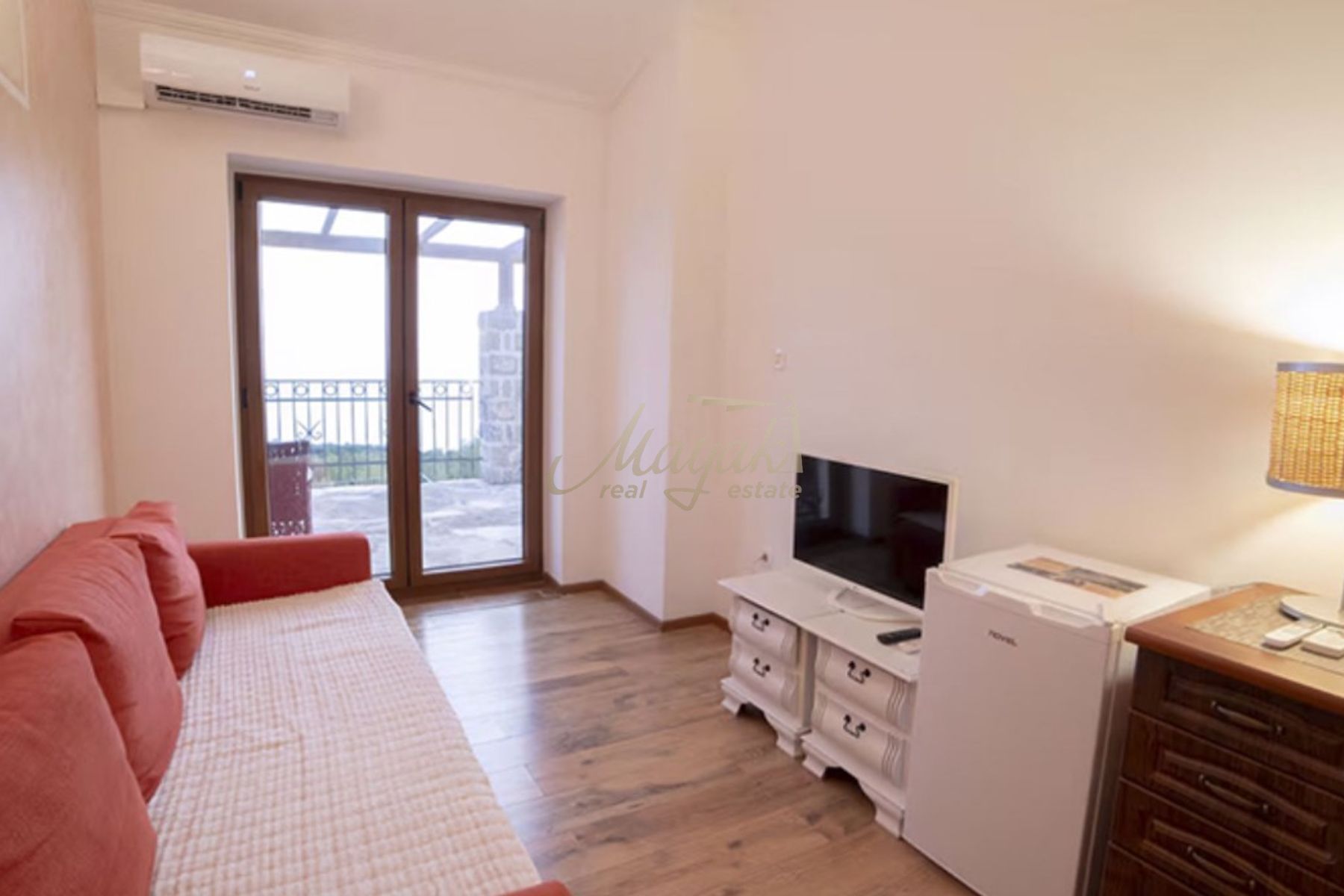 Four-Bedroom Authentic Stone Villa in Petrovac